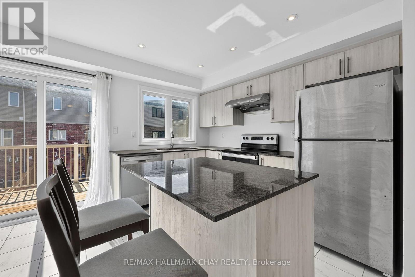 11 Pumpkin Corner Crescent, Barrie, Ontario  L9J 0T5 - Photo 9 - S13658636