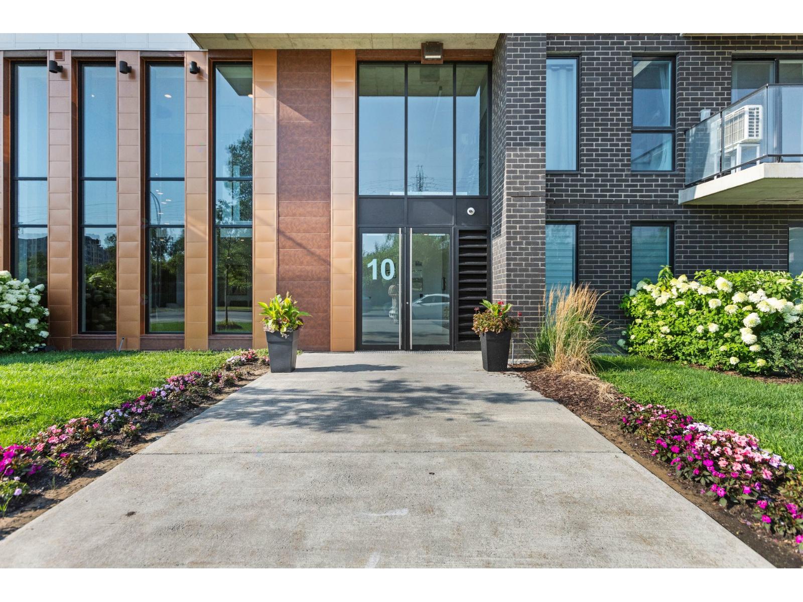 10 Av. Donegani|#306 Pointe-Claire Quebec Canada H9R0H2 3