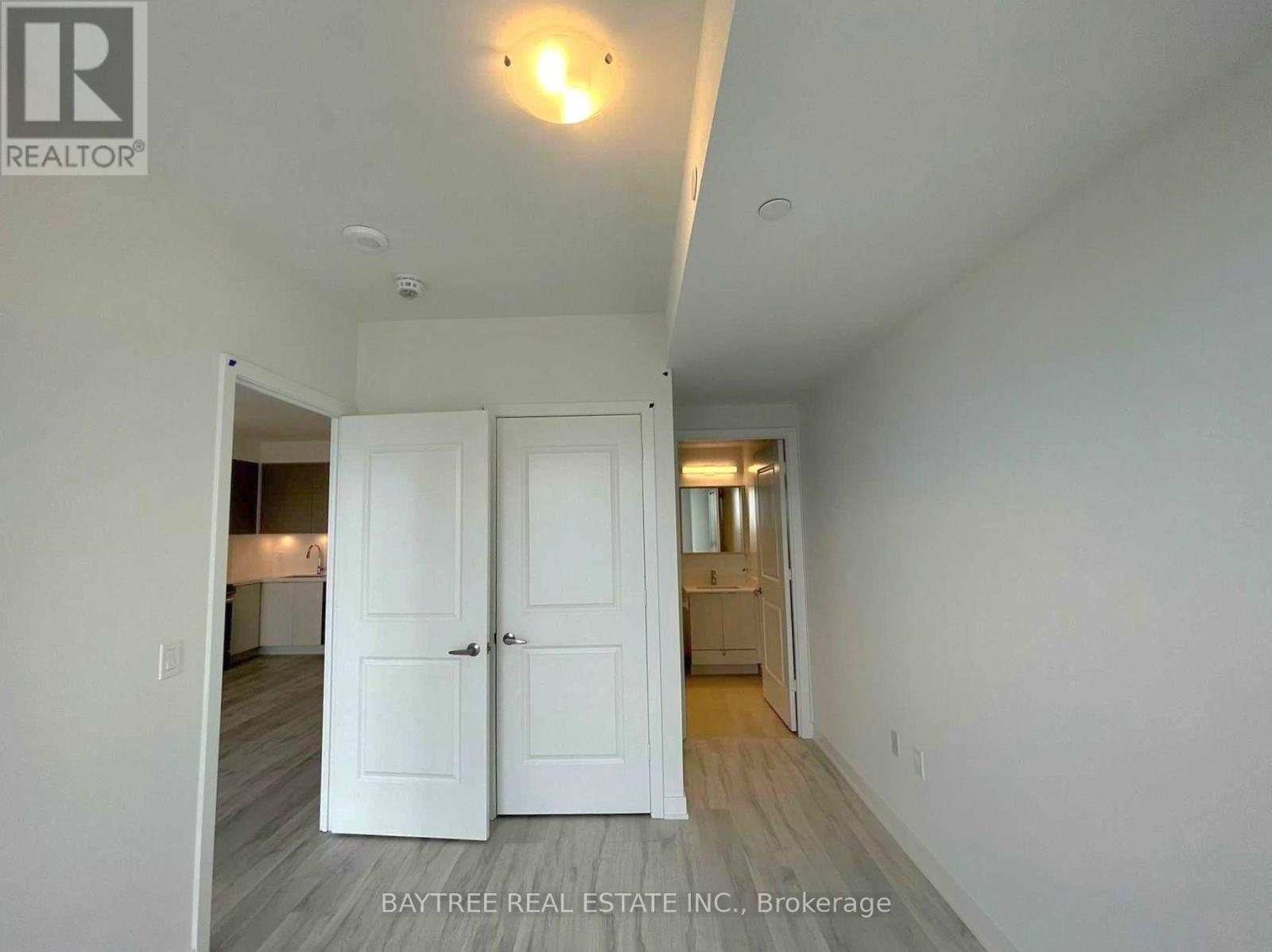 1406 - 4655 Metcalfe Avenue, Mississauga, Ontario  L5M 0Z7 - Photo 3 - W13658586