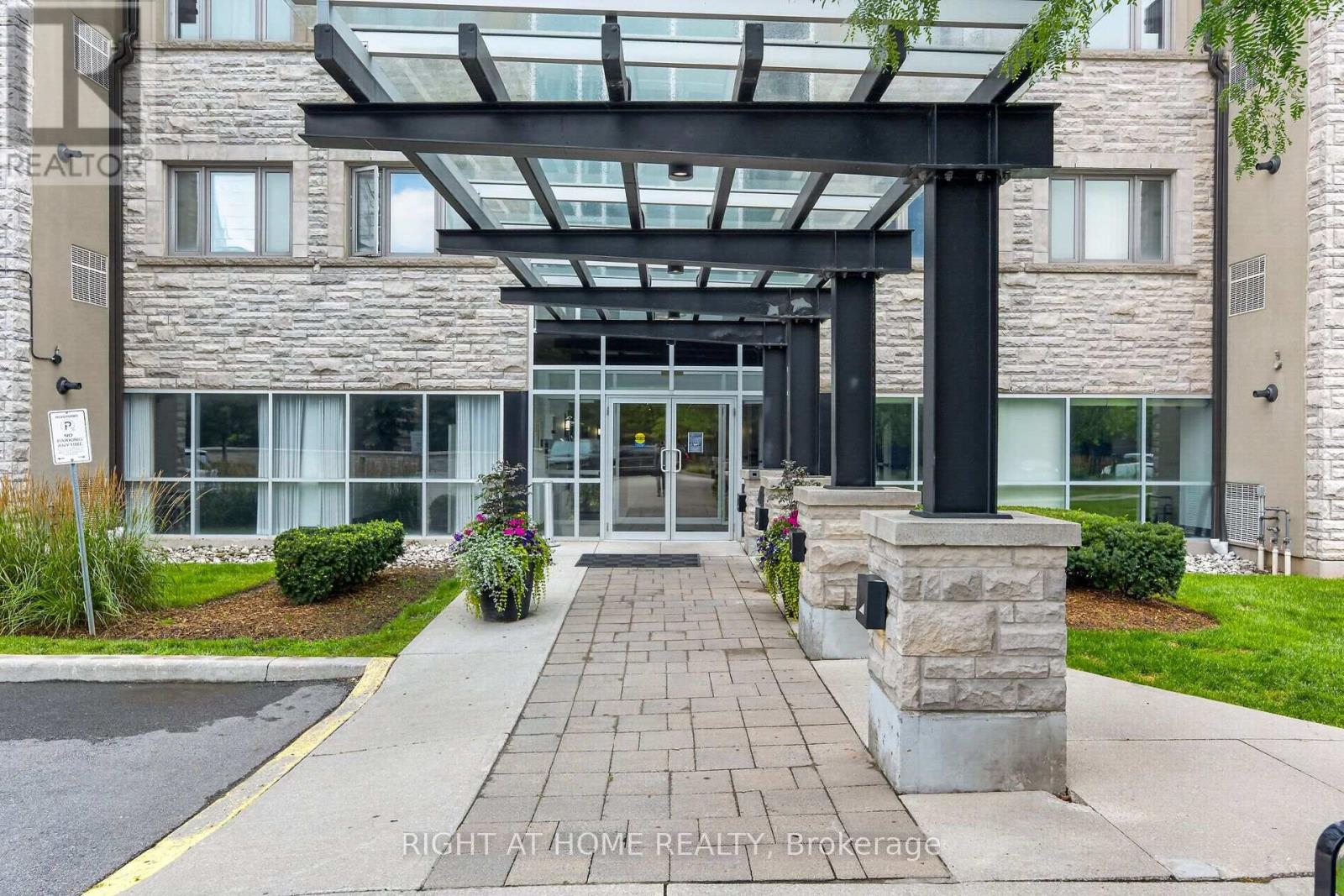 430 - 570 Lolita Gardens, Mississauga, Ontario  L5A 0A1 - Photo 2 - W13658664