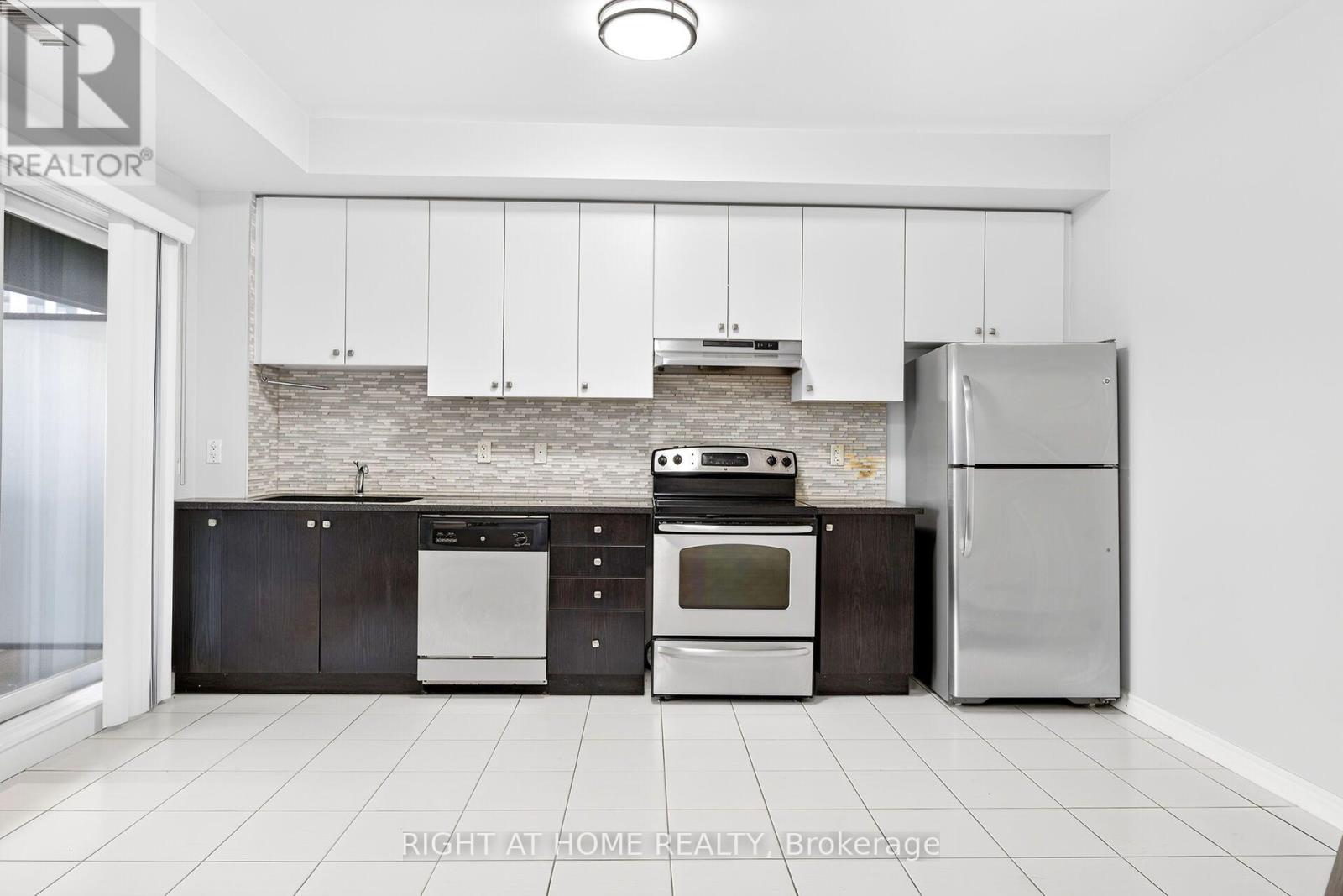 430 - 570 Lolita Gardens, Mississauga, Ontario  L5A 0A1 - Photo 3 - W13658664
