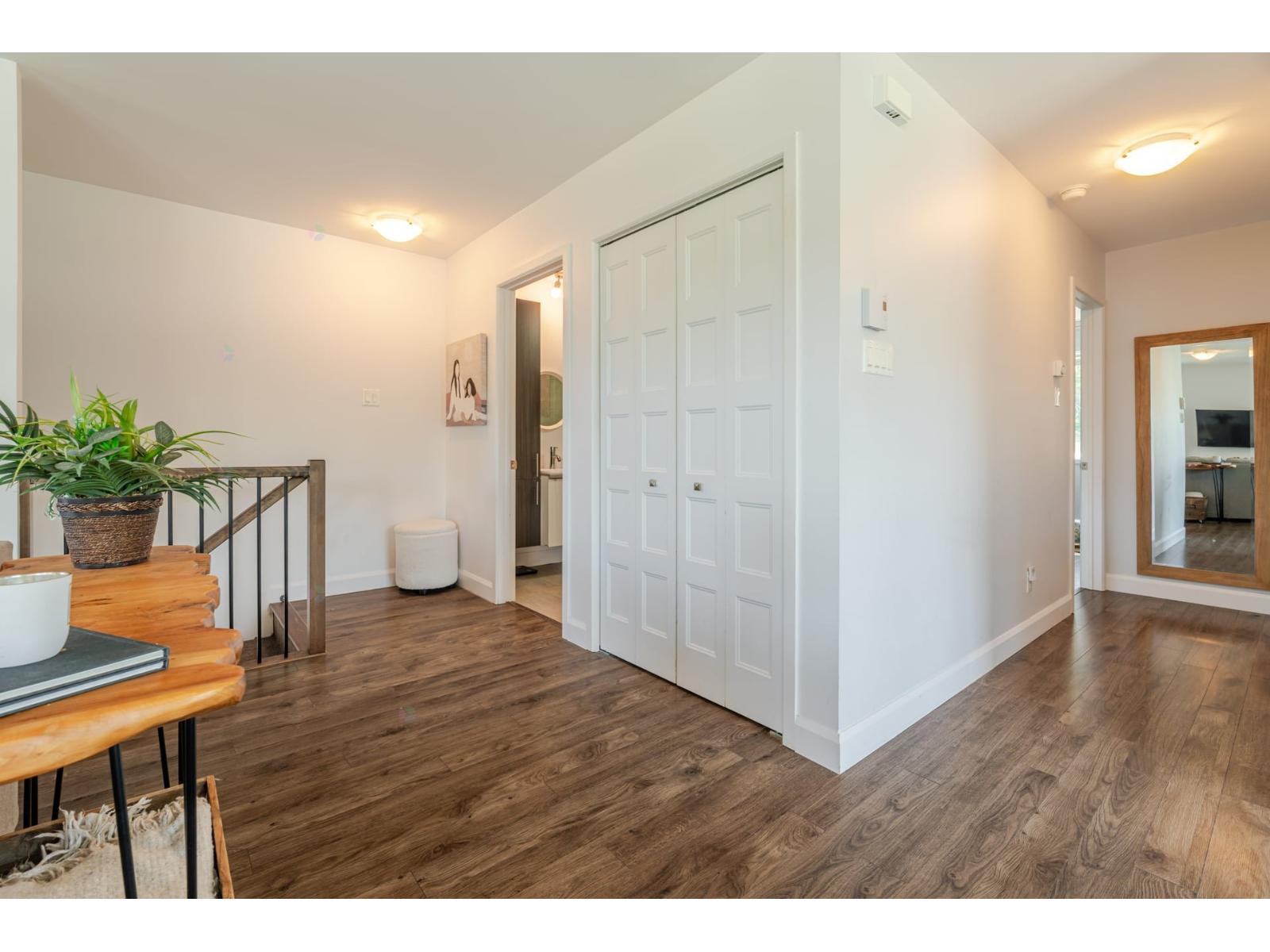 1460 Rue du Bassin|#301 Thetford Mines Quebec Canada G6G0E8 4