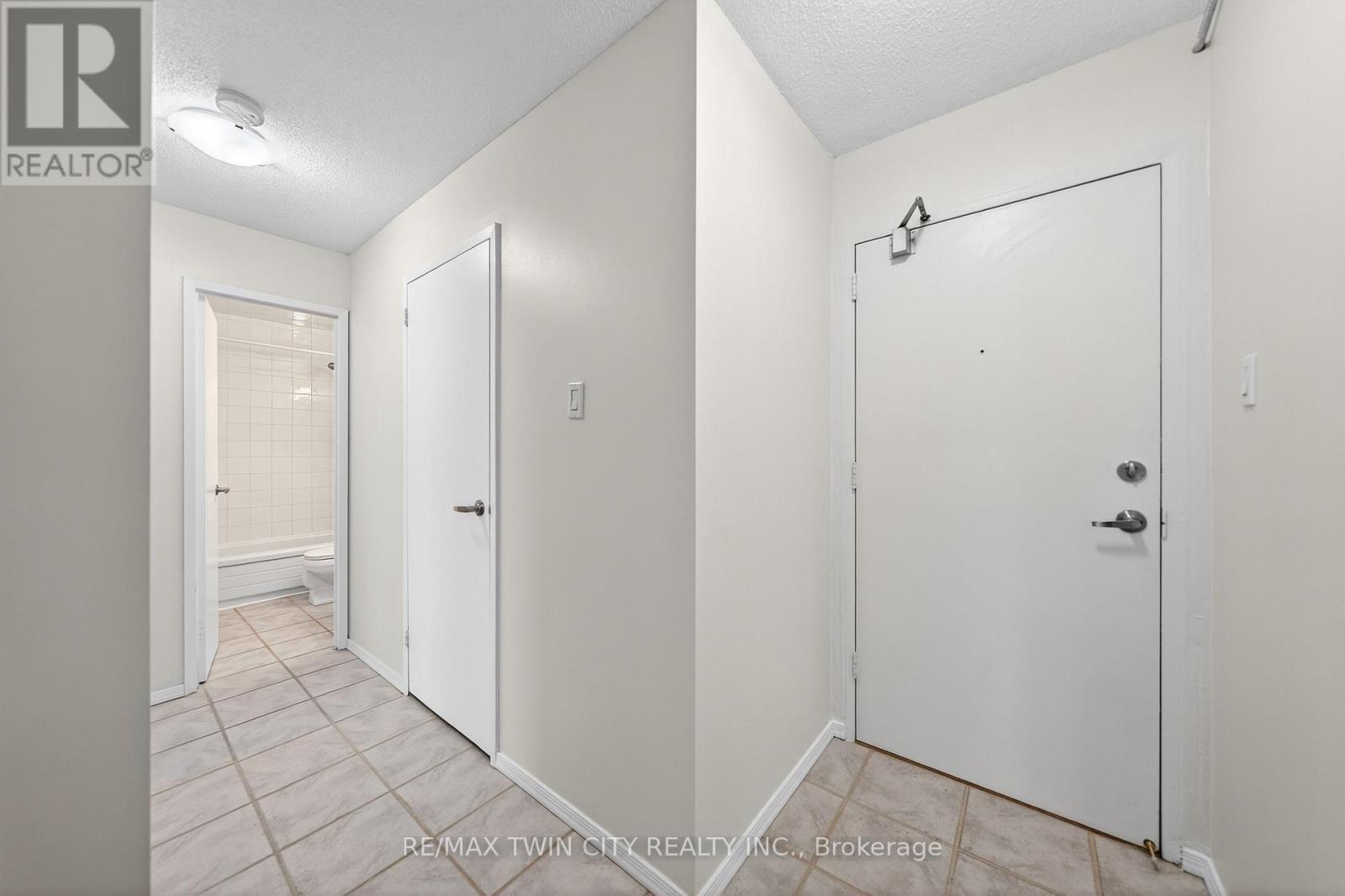 605 - 1100 Courtland Avenue E, Kitchener, Ontario  N2C 2H9 - Photo 10 - X12960798