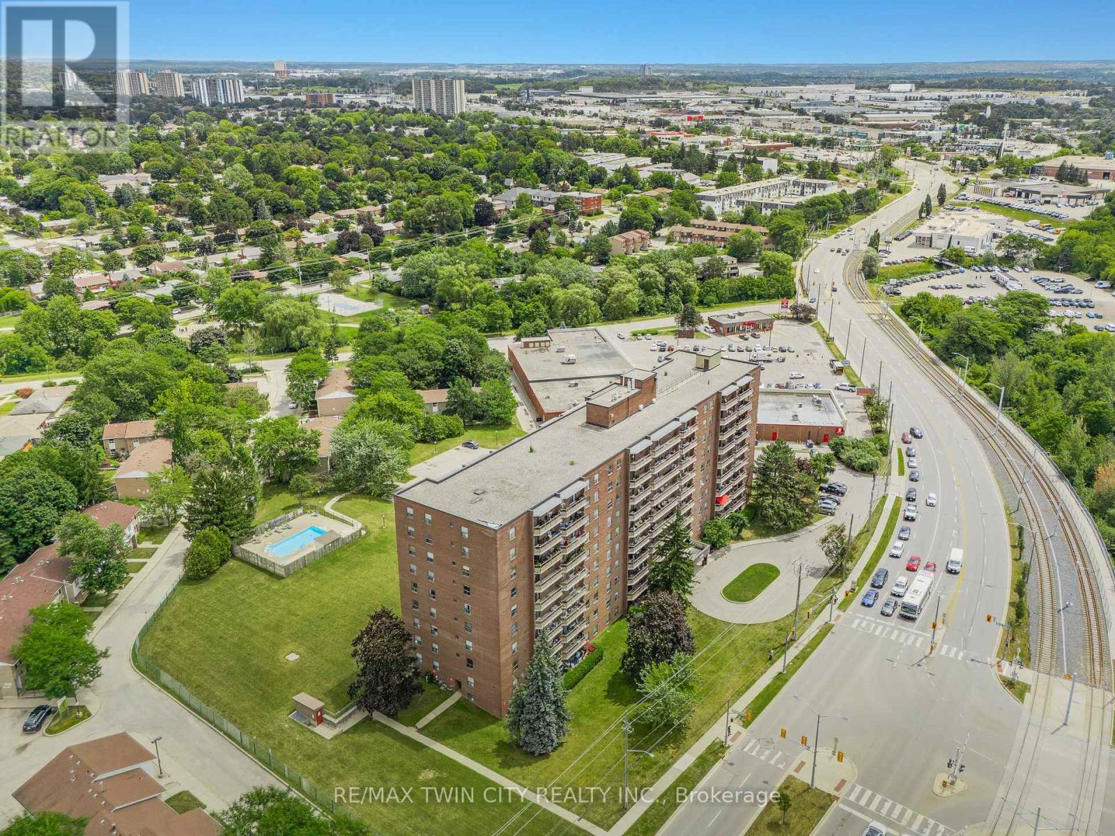 605 - 1100 Courtland Avenue E, Kitchener, Ontario  N2C 2H9 - Photo 5 - X12960798