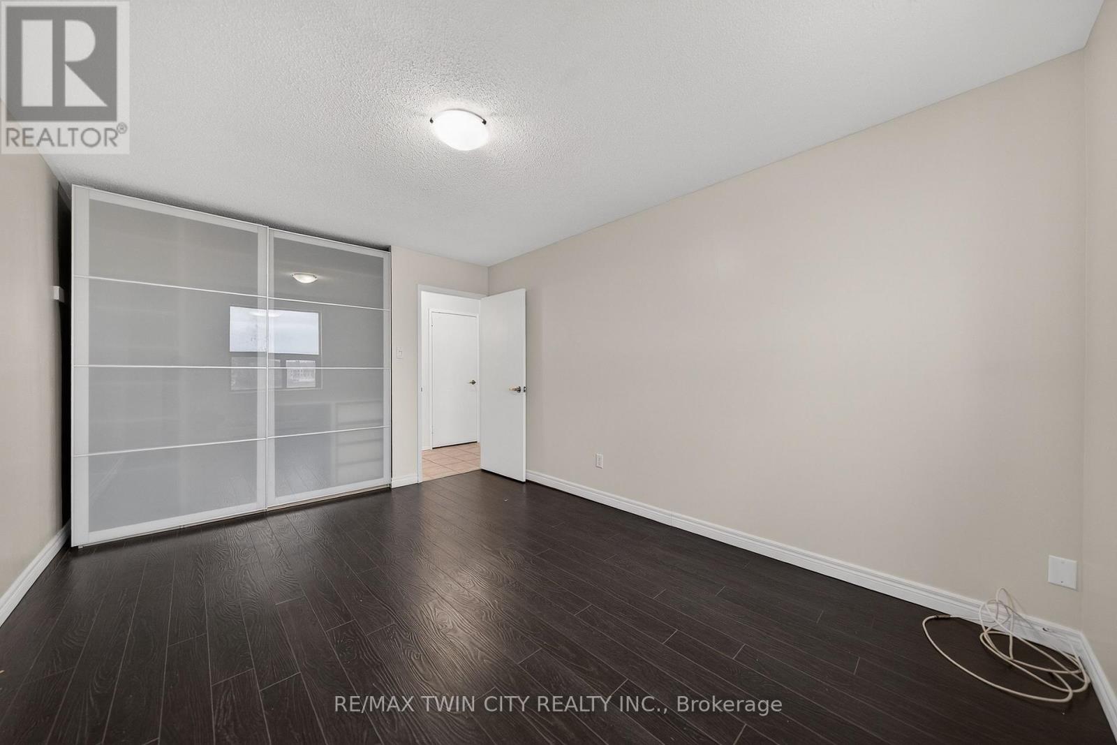 605 - 1100 Courtland Avenue E, Kitchener, Ontario  N2C 2H9 - Photo 19 - X12960798