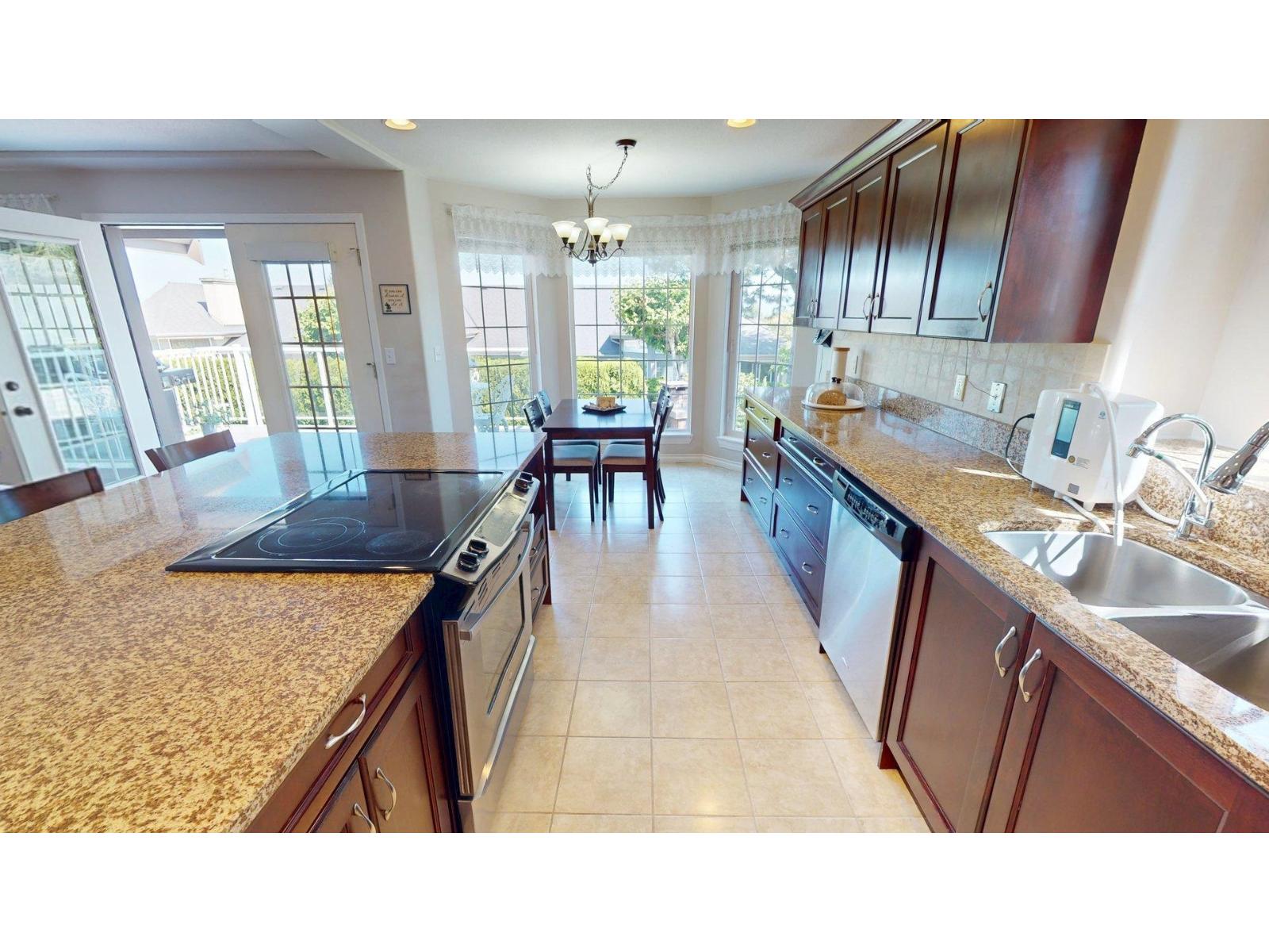 32767 Chilcotin Drive, Abbotsford, British Columbia  V2T 5S5 - Photo 4 - R3154174