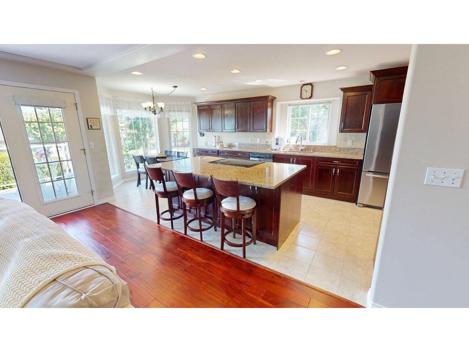 32767 Chilcotin Drive, Abbotsford, British Columbia  V2T 5S5 - Photo 3 - R3154174