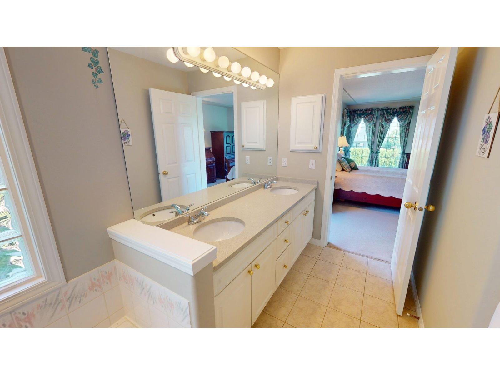 32767 Chilcotin Drive, Abbotsford, British Columbia  V2T 5S5 - Photo 16 - R3154174