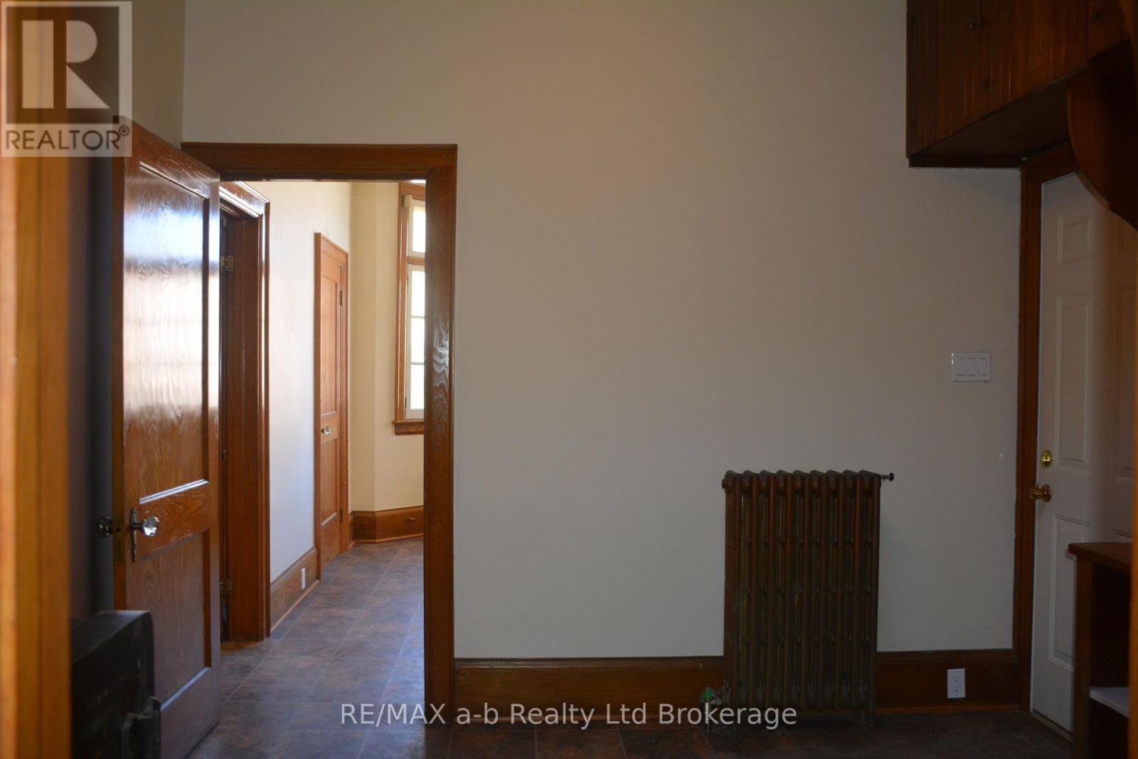 55 King Street W, Ingersoll, Ontario  N5C 2J7 - Photo 13 - X12935266