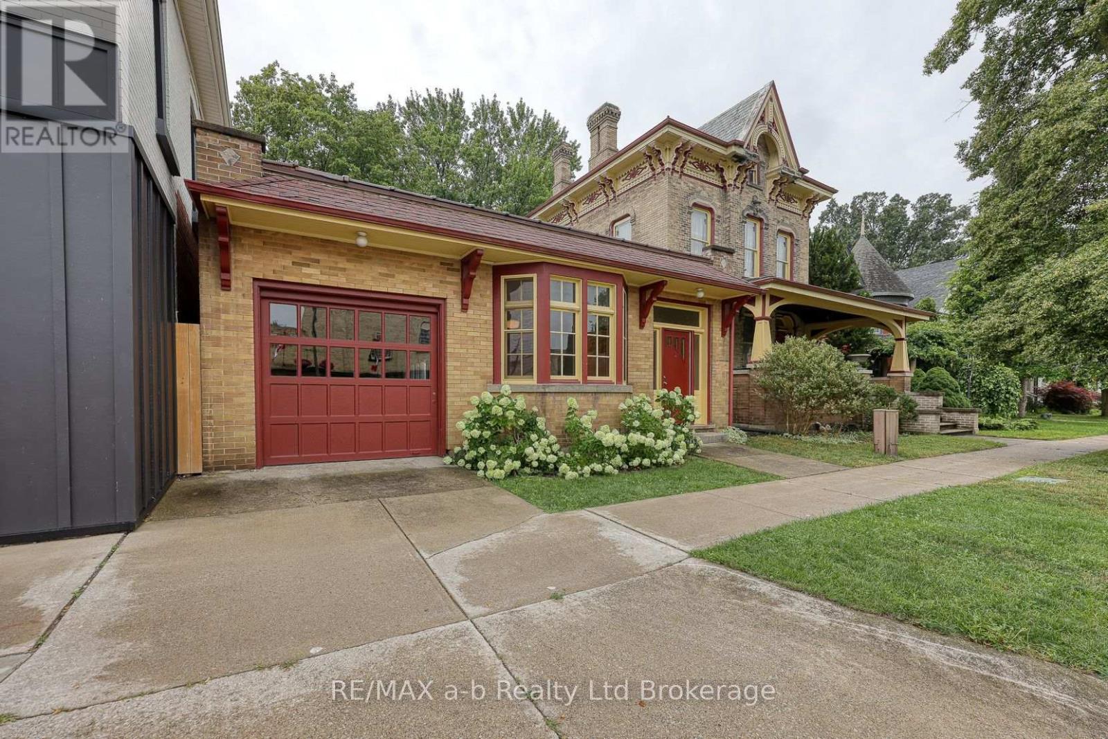55 King Street W, Ingersoll, Ontario  N5C 2J7 - Photo 2 - X12935266