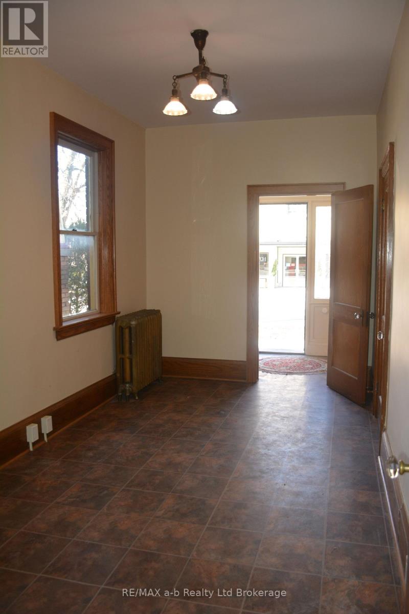 55 King Street W, Ingersoll, Ontario  N5C 2J7 - Photo 18 - X12935266