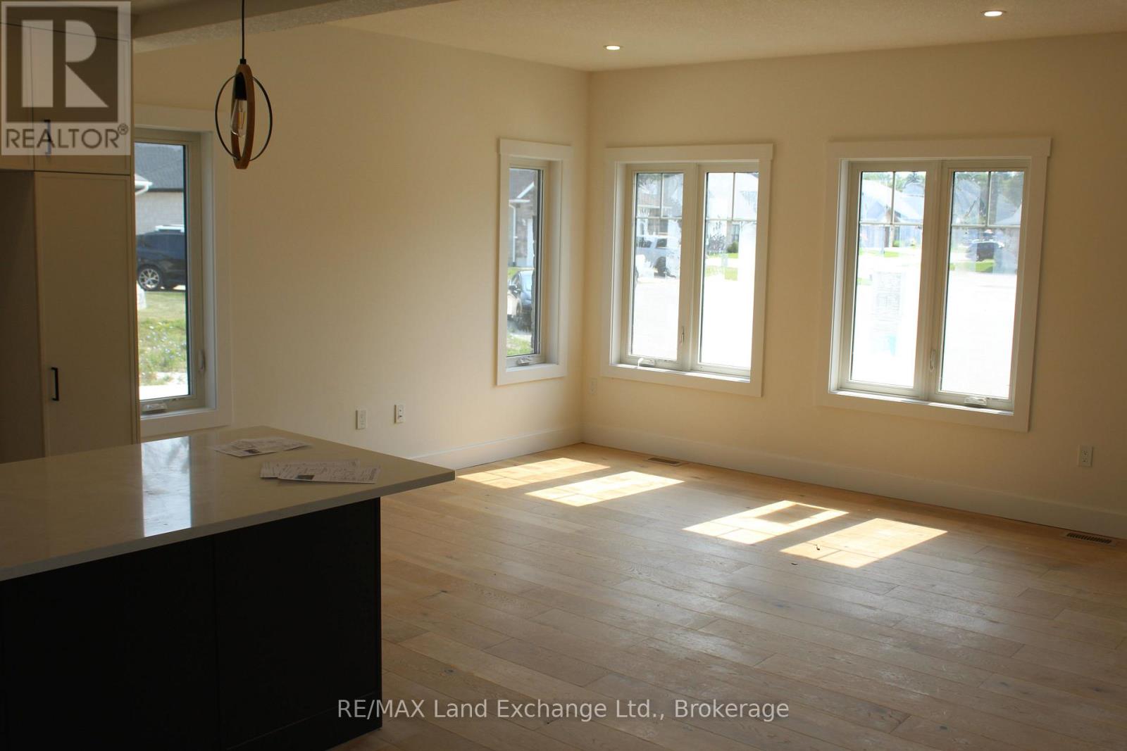766 Campbell Avenue, Kincardine, Ontario  N2Z 1W1 - Photo 5 - X10845566