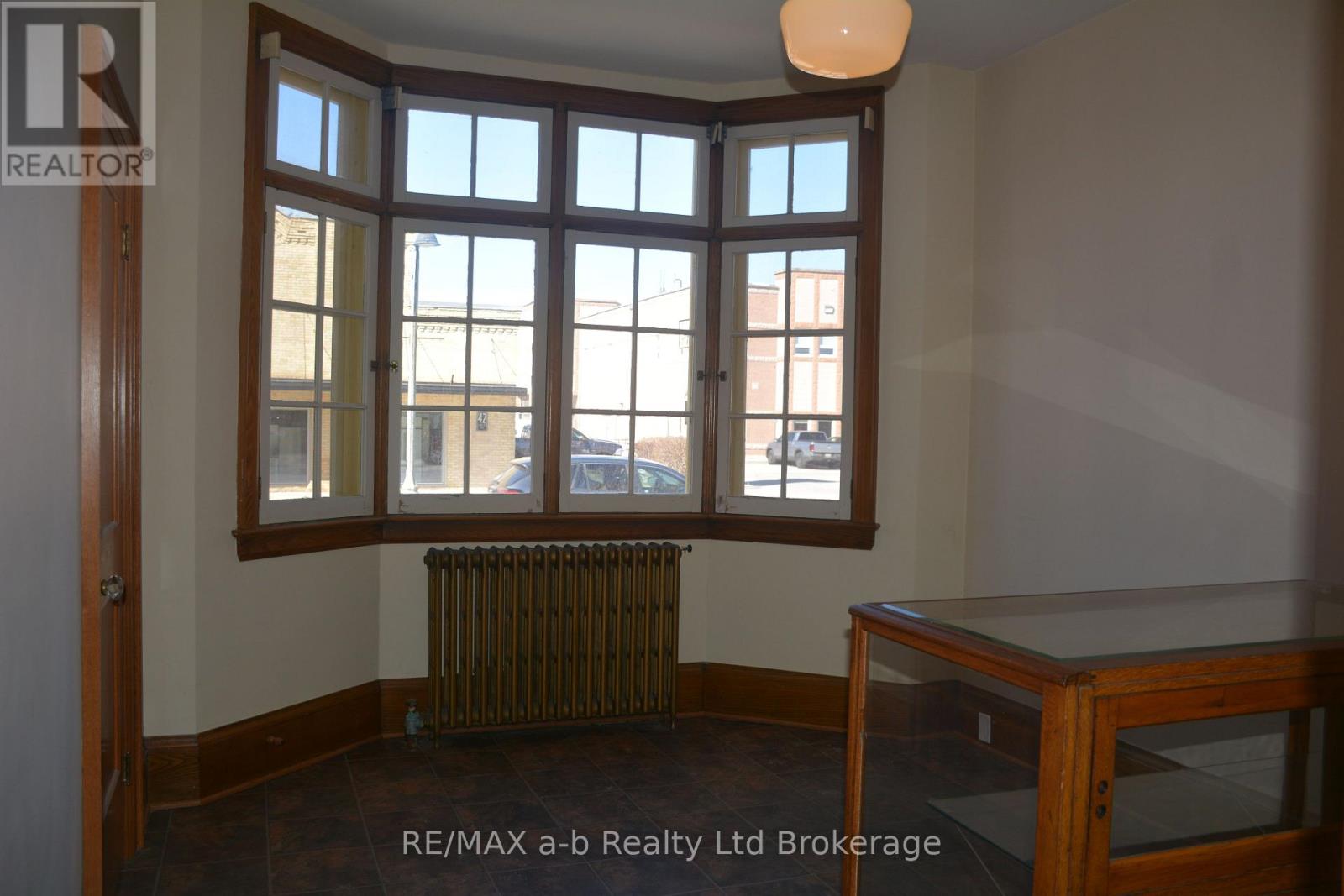 55 King Street W, Ingersoll, Ontario  N5C 2J7 - Photo 8 - X12935266