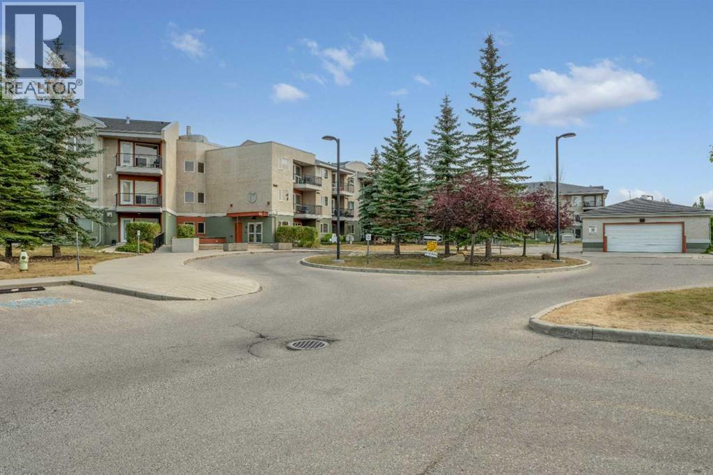123, 69 Springborough Court SW, Calgary, Alberta  T3H 5M8 - Photo 3 - A2336012