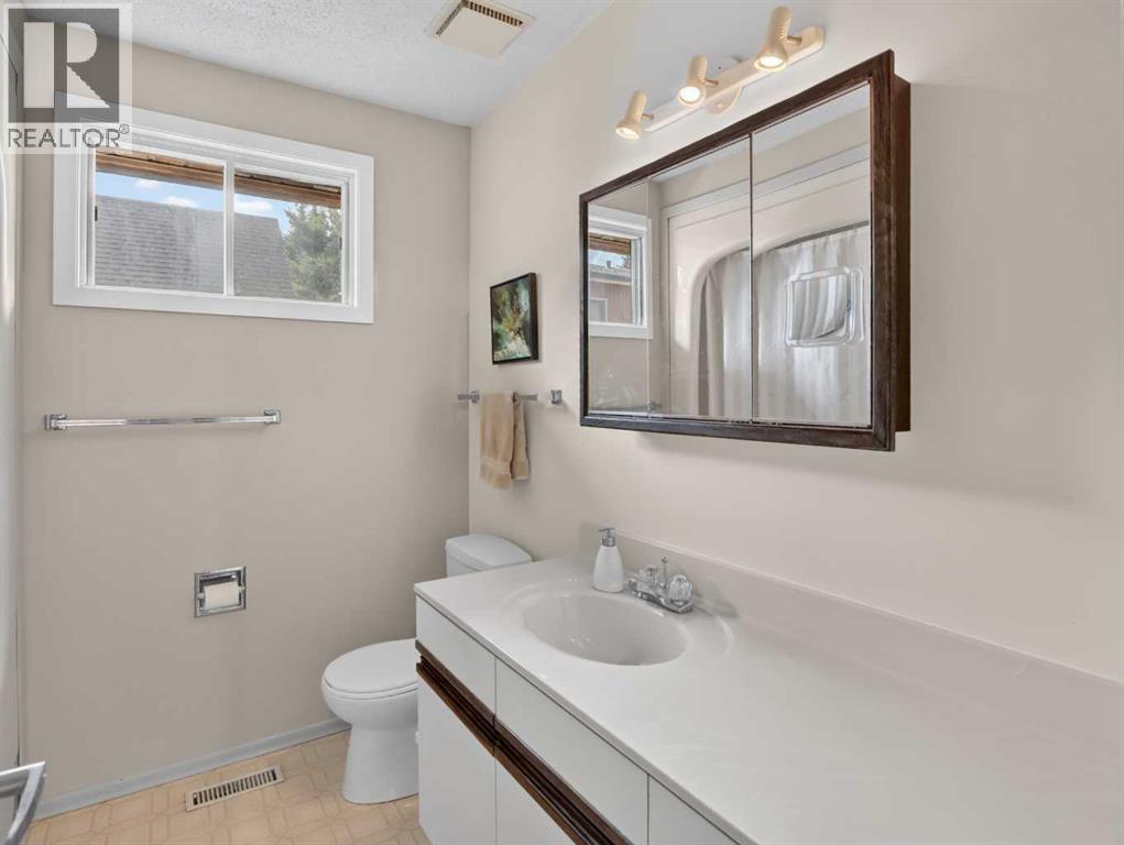22 Pinewood Crescent, Canmore, Alberta  T1W 1P8 - Photo 13 - A2335810