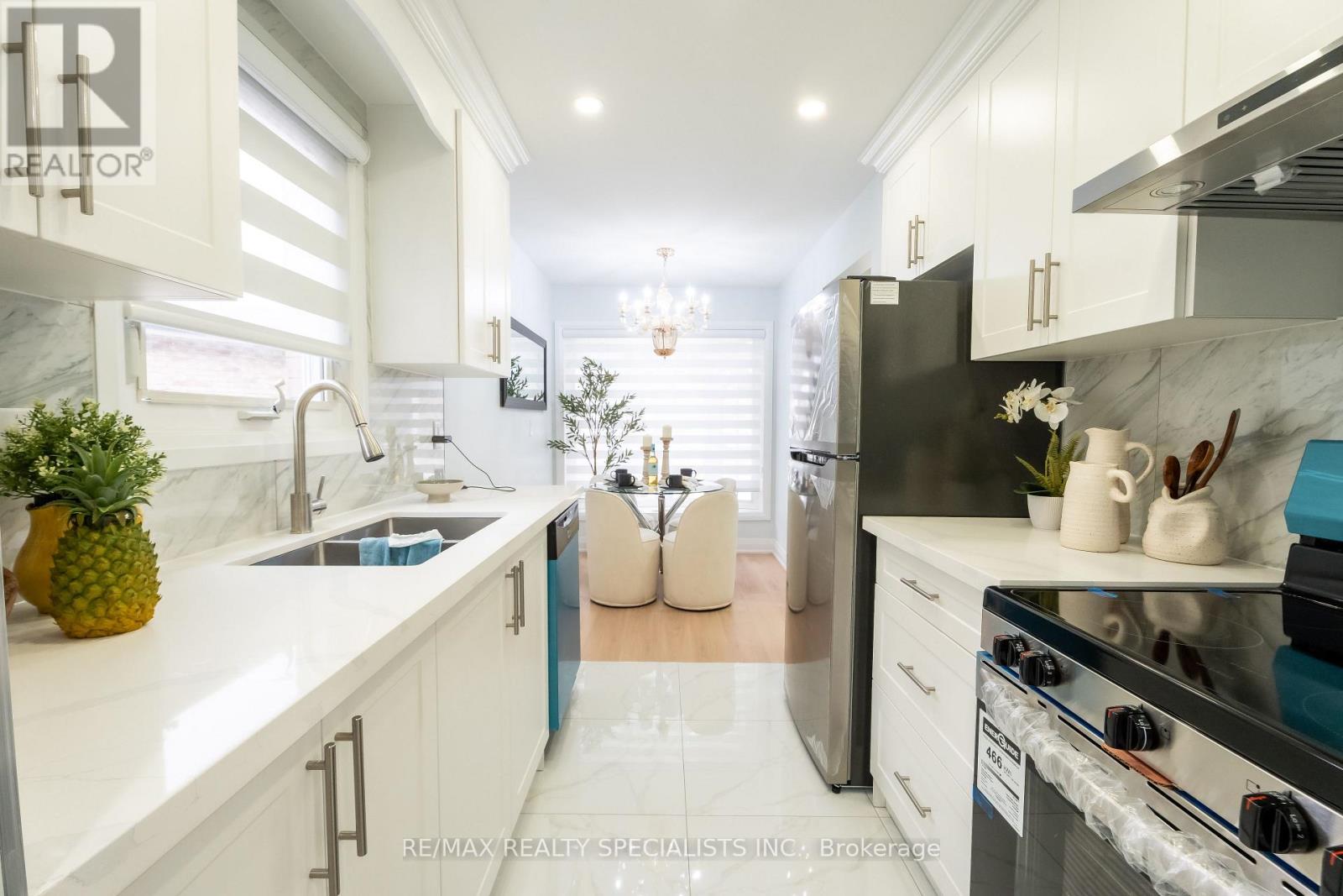 66 Banting Crescent, Brampton, Ontario  L6Y 2K9 - Photo 8 - W13657422