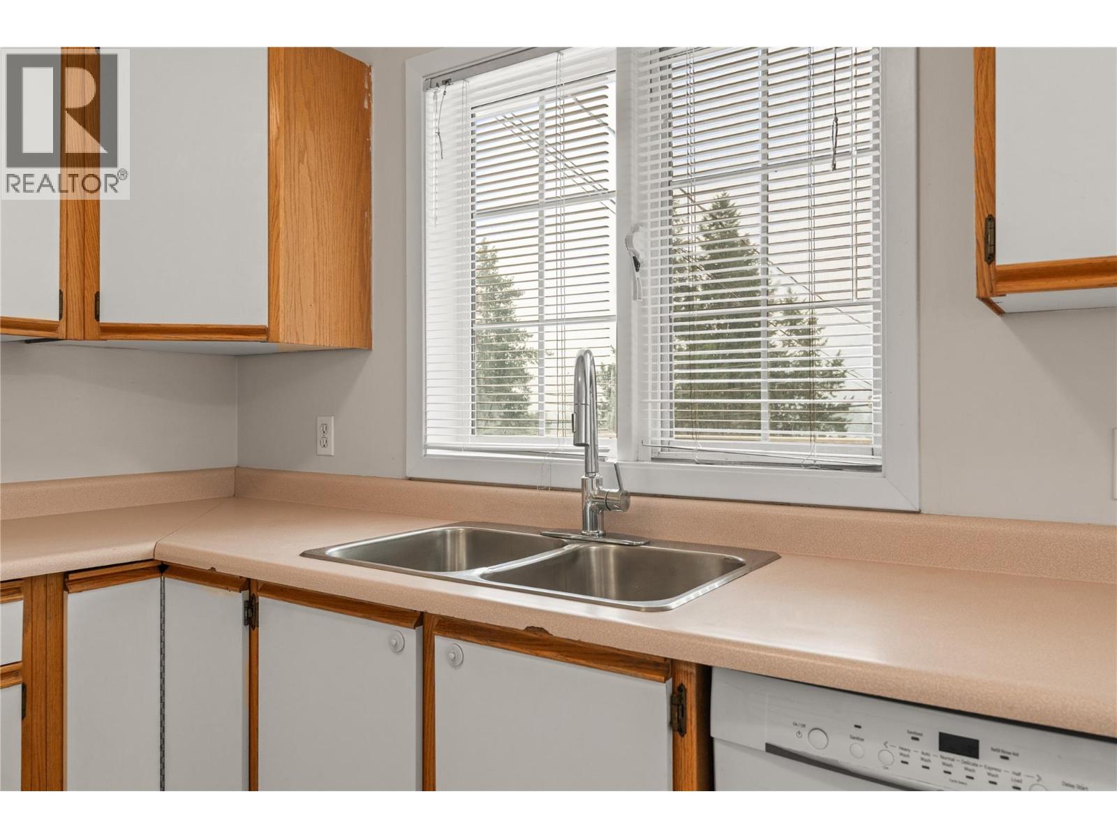 1908 Grandview Avenue, Lumby, British Columbia  V0E 2G0 - Photo 16 - 10397340