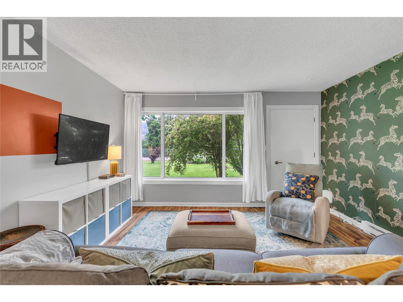 7513 Crest-A-Way Road, Oliver, British Columbia  V0H 1T0 - Photo 2 - 10385299