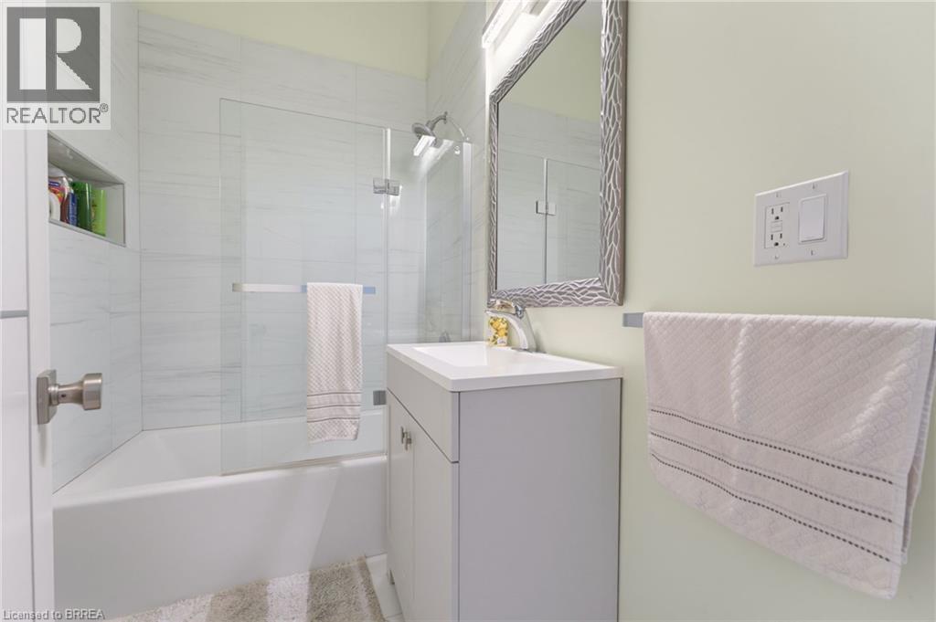 33 Elgin Street, Brantford, Ontario  N3R 1E5 - Photo 17 - 40854678