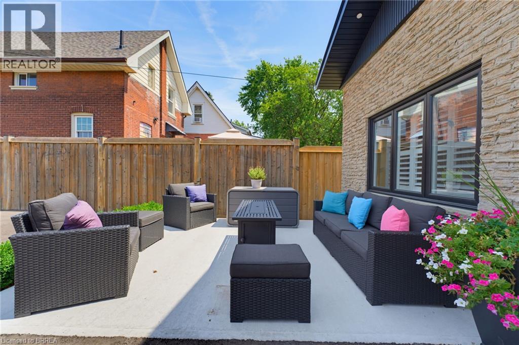 33 Elgin Street, Brantford, Ontario  N3R 1E5 - Photo 3 - 40854678
