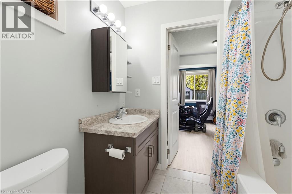 399 Greenfield Avenue, Kitchener, Ontario  N2C 1E6 - Photo 27 - 40843159