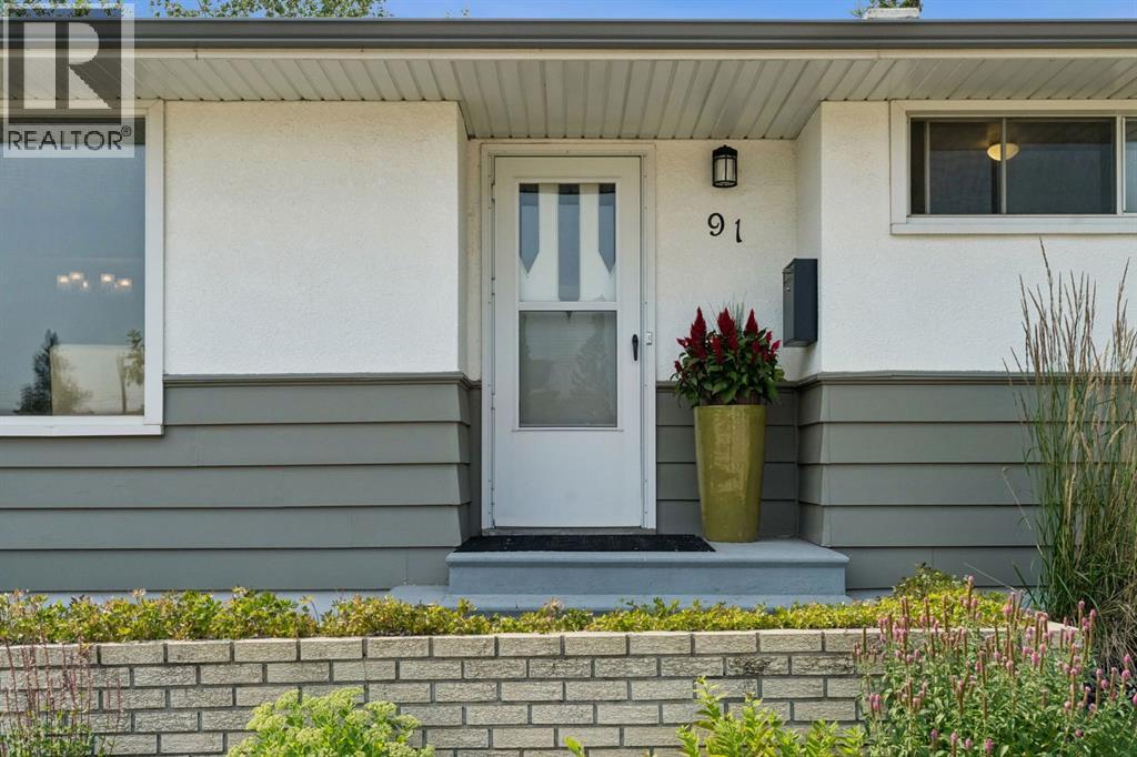 91 Winslow Crescent SW, Calgary, Alberta  T3C 2R3 - Photo 3 - A2335887