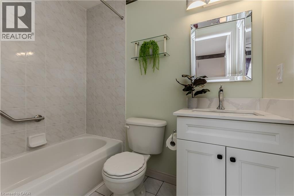 2010 Grovetree Lane, Burlington, Ontario  L7R 4V4 - Photo 15 - 40852152