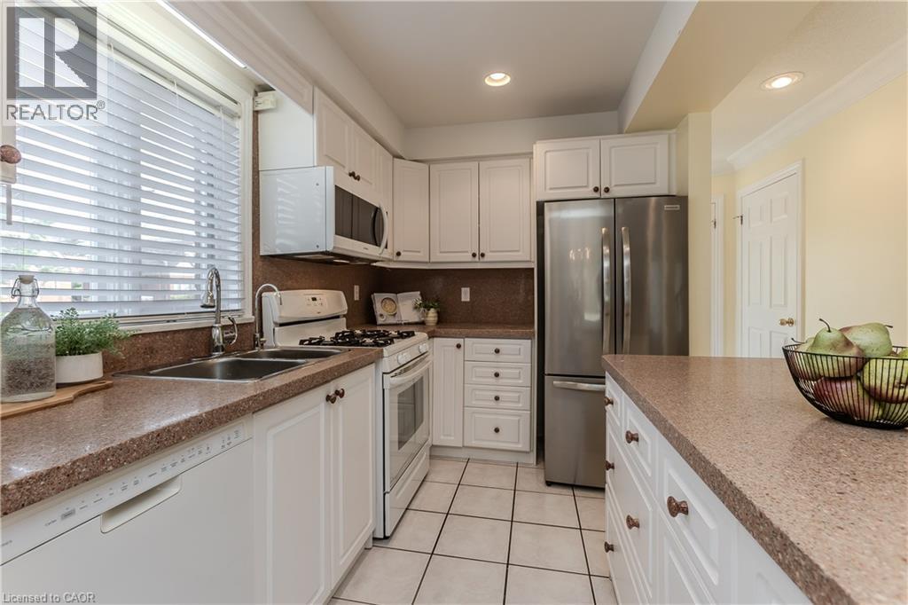 2010 Grovetree Lane, Burlington, Ontario  L7R 4V4 - Photo 11 - 40852152