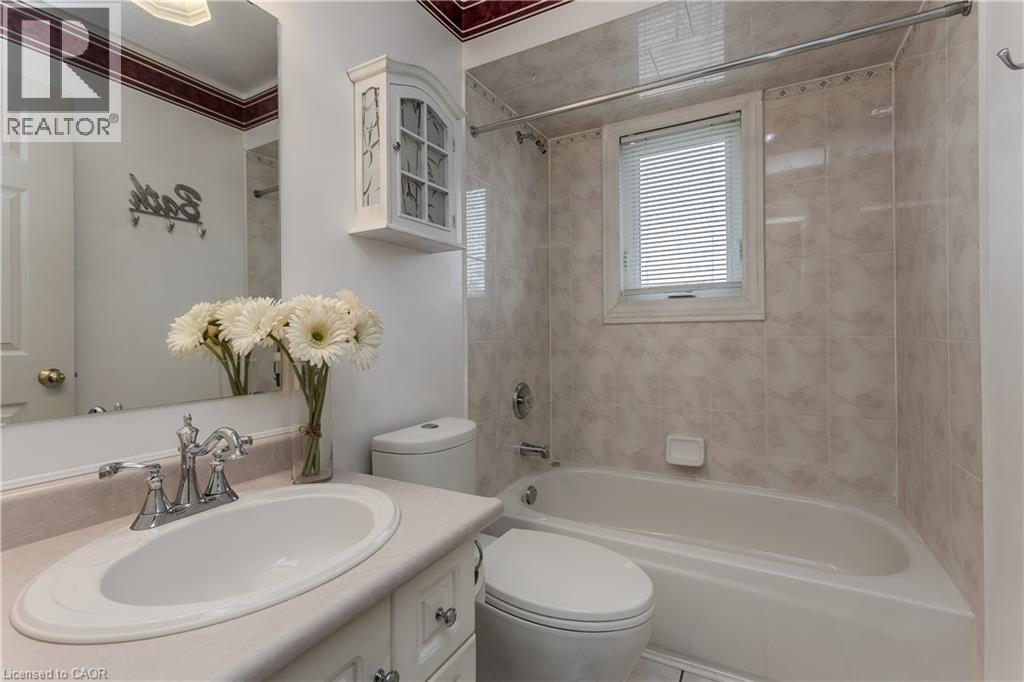 2010 Grovetree Lane, Burlington, Ontario  L7R 4V4 - Photo 18 - 40852152