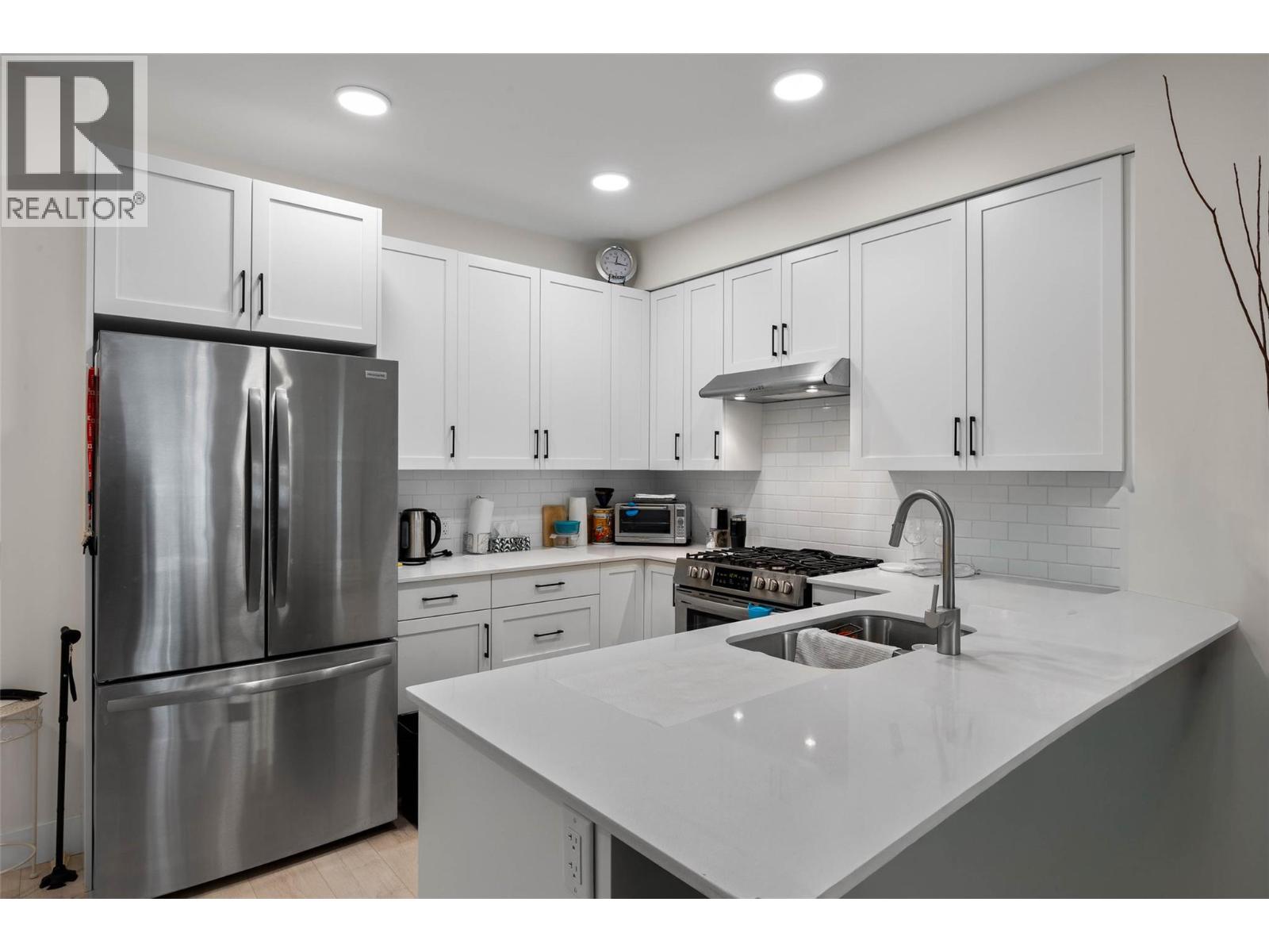 651 Dunes Drive Unit# 306, Kamloops, British Columbia  V2H 1T7 - Photo 3 - 10396306