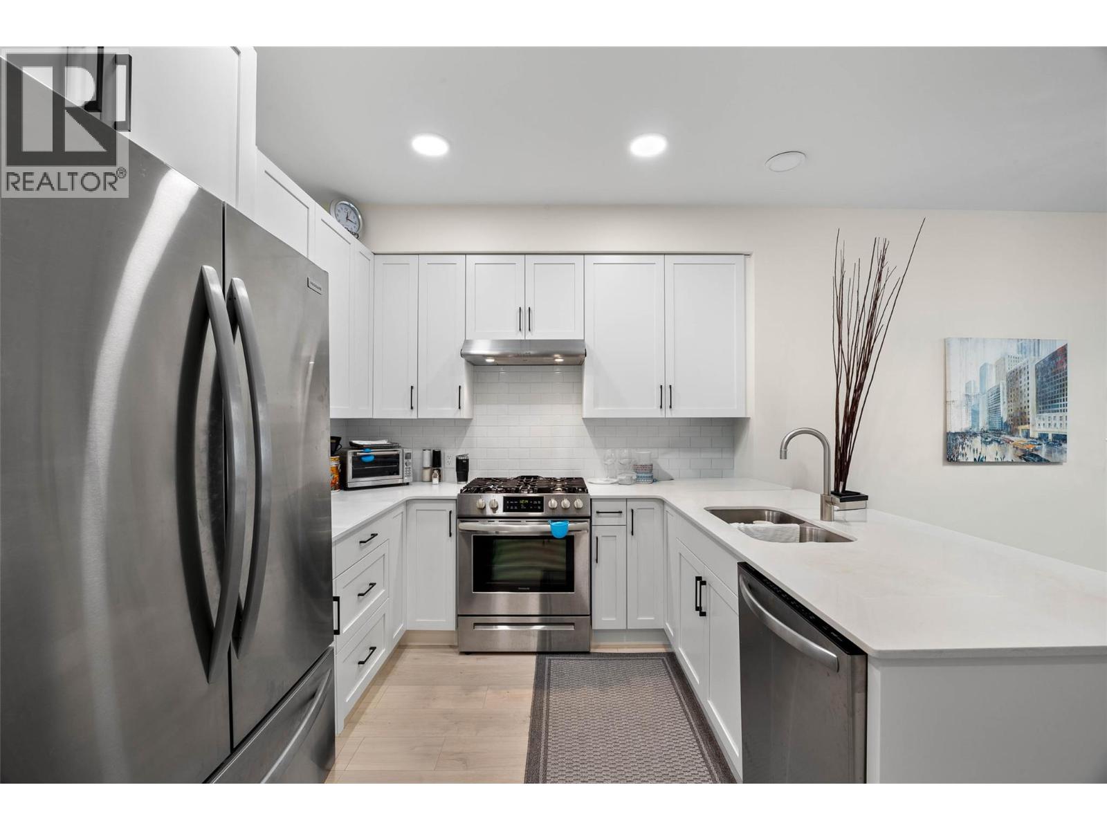 651 Dunes Drive Unit# 306, Kamloops, British Columbia  V2H 1T7 - Photo 4 - 10396306