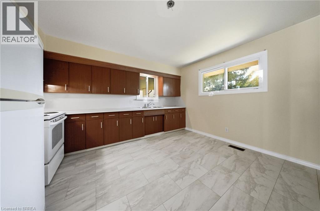 401 Nelson Street, Brantford, Ontario  N3S 4E9 - Photo 11 - 40854301