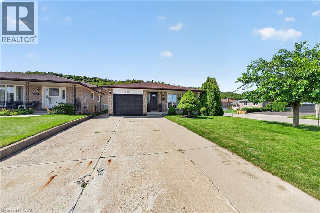 10 Glen Cannon Drive, Hamilton, Ontario  L8G 2Z7 - Photo 3 - 40854694