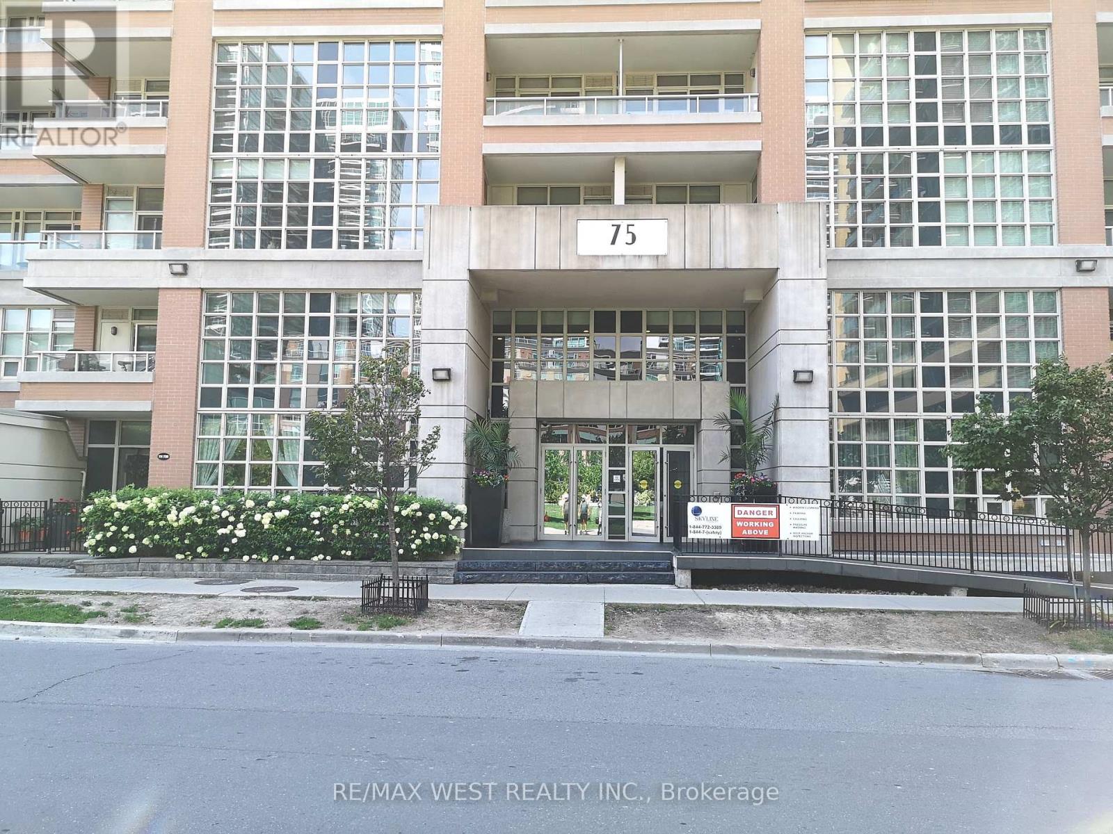 1718 - 75 EAST LIBERTY STREET, Toronto, Ontario