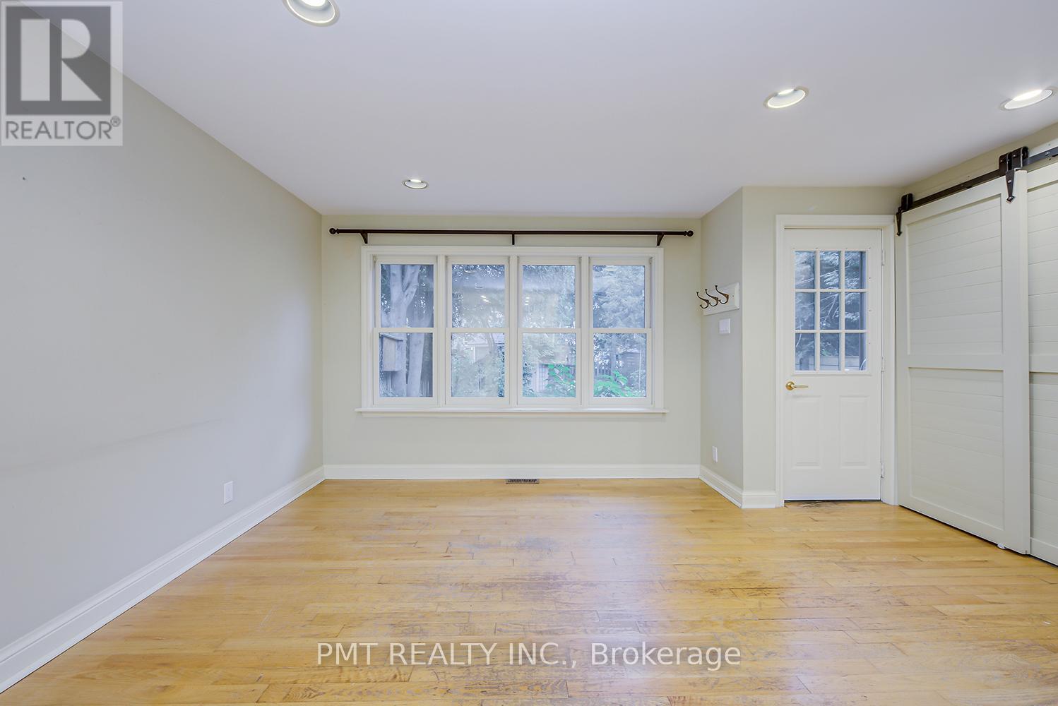 47 Herbert Avenue, Toronto, Ontario  M4L 3P8 - Photo 12 - E13658670