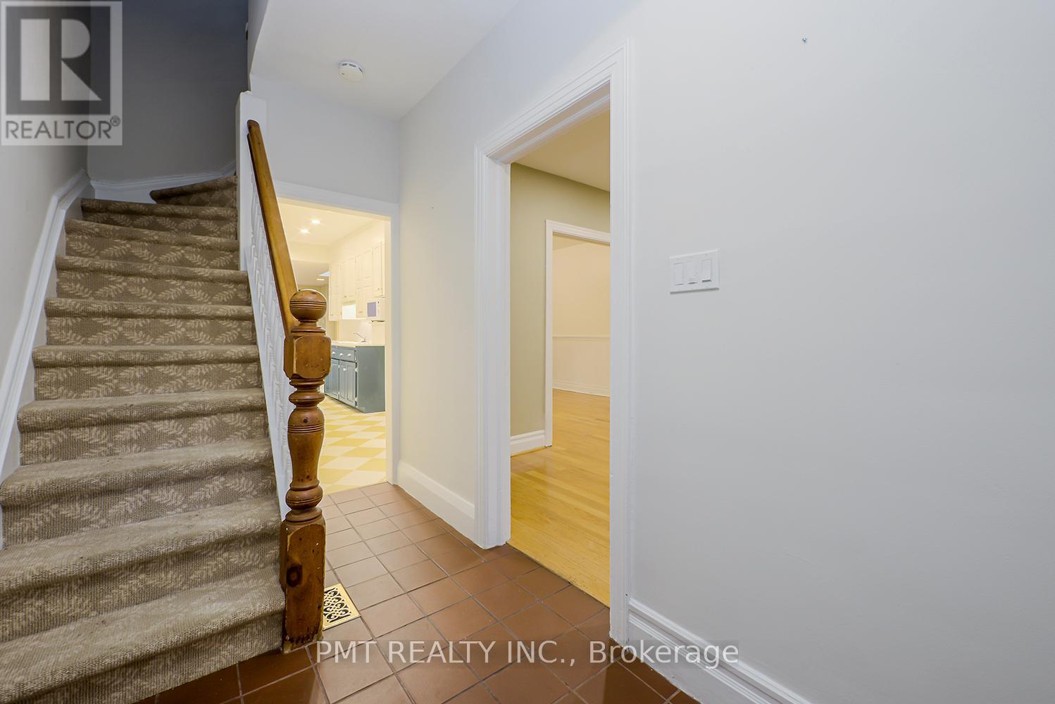47 Herbert Avenue, Toronto, Ontario  M4L 3P8 - Photo 2 - E13658670