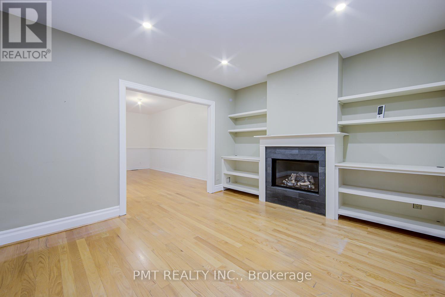 47 Herbert Avenue, Toronto, Ontario  M4L 3P8 - Photo 4 - E13658670