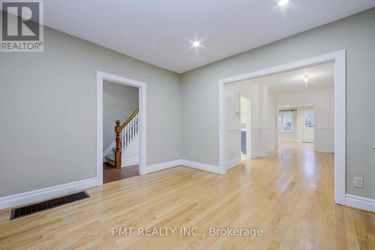 47 Herbert Avenue, Toronto, Ontario  M4L 3P8 - Photo 5 - E13658670