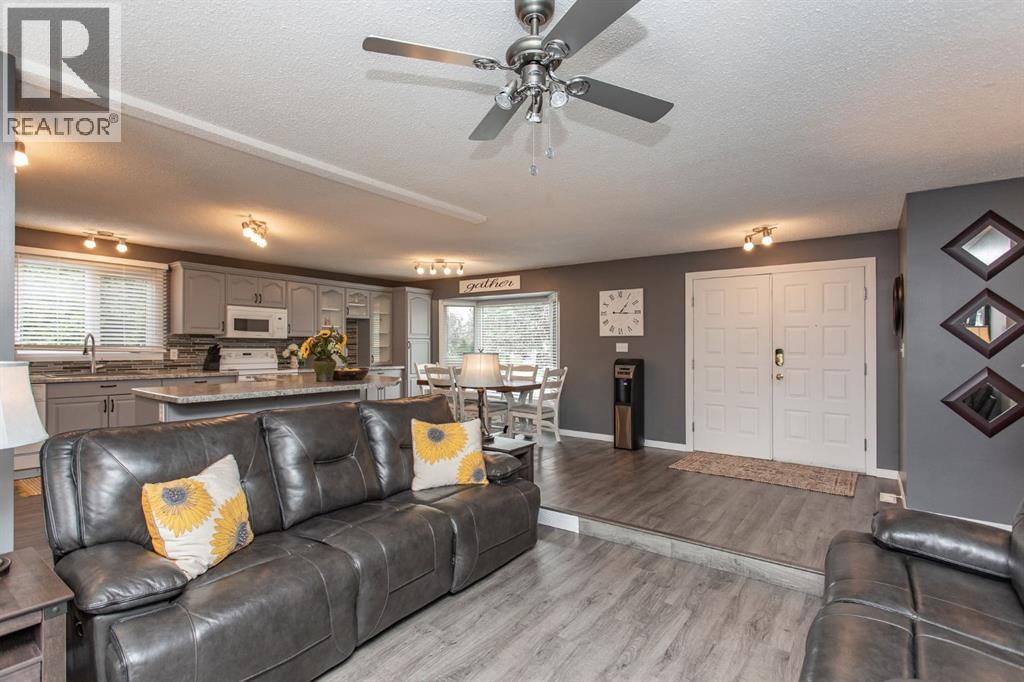 8 Caswell Close, Red Deer, Alberta  T4P 2T6 - Photo 9 - A2335357