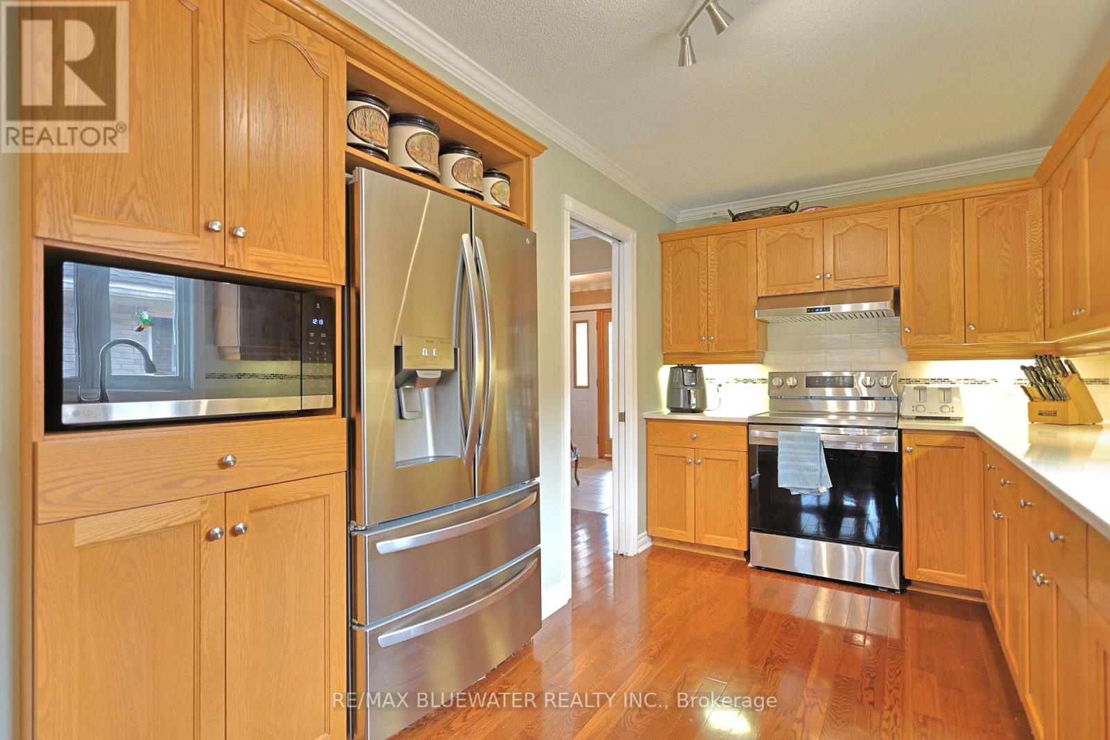 365 Station Street, North Middlesex, Ontario  N0M 2K0 - Photo 17 - X13658766