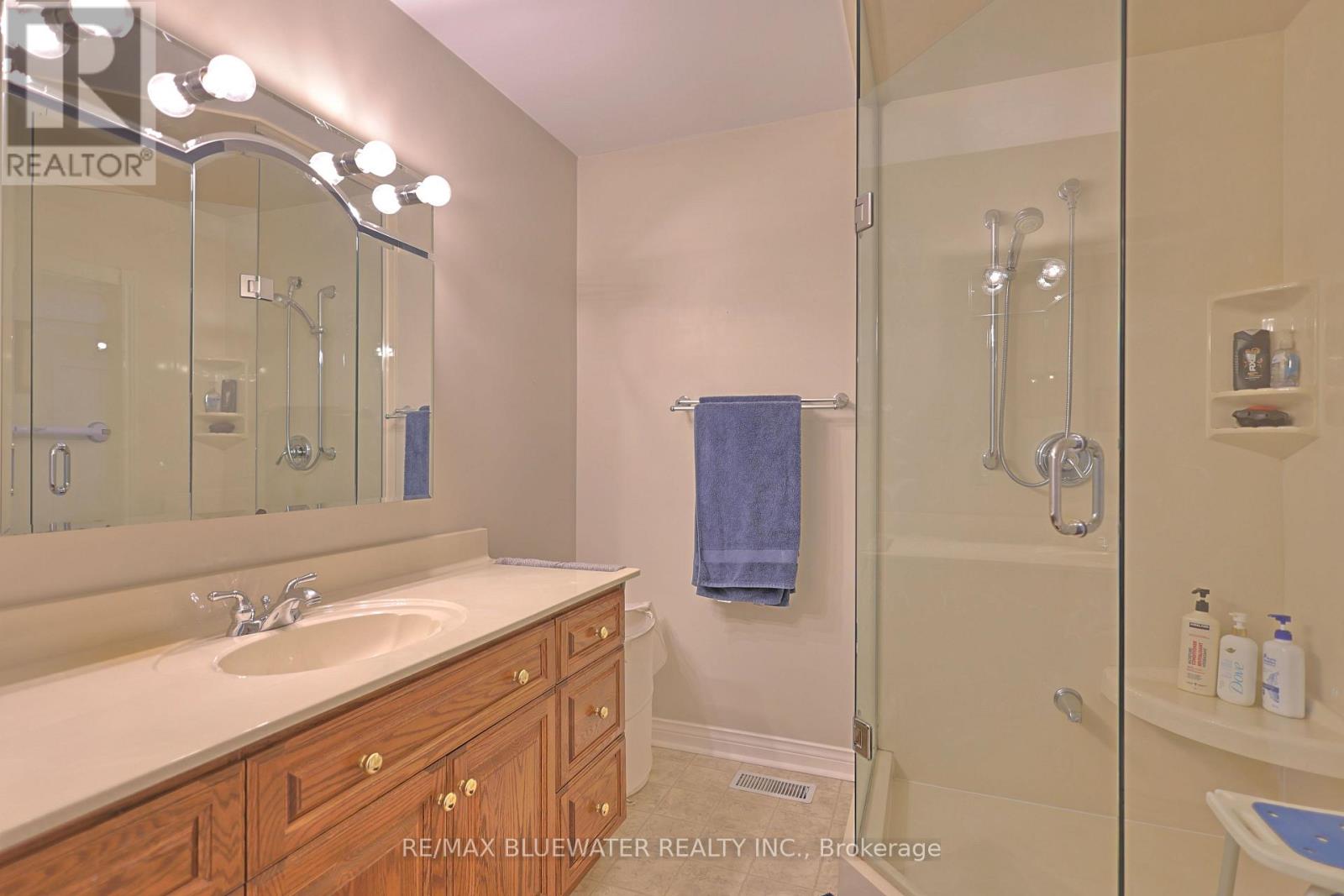 365 Station Street, North Middlesex, Ontario  N0M 2K0 - Photo 26 - X13658766