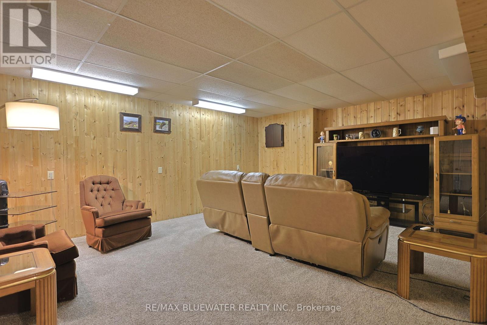 365 Station Street, North Middlesex, Ontario  N0M 2K0 - Photo 41 - X13658766