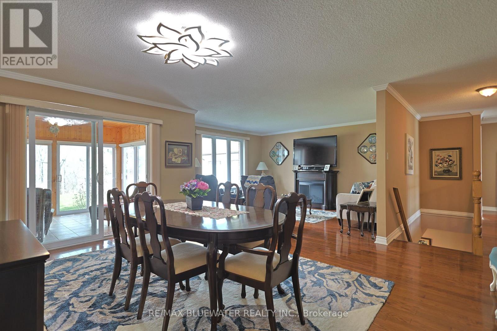 365 Station Street, North Middlesex, Ontario  N0M 2K0 - Photo 5 - X13658766