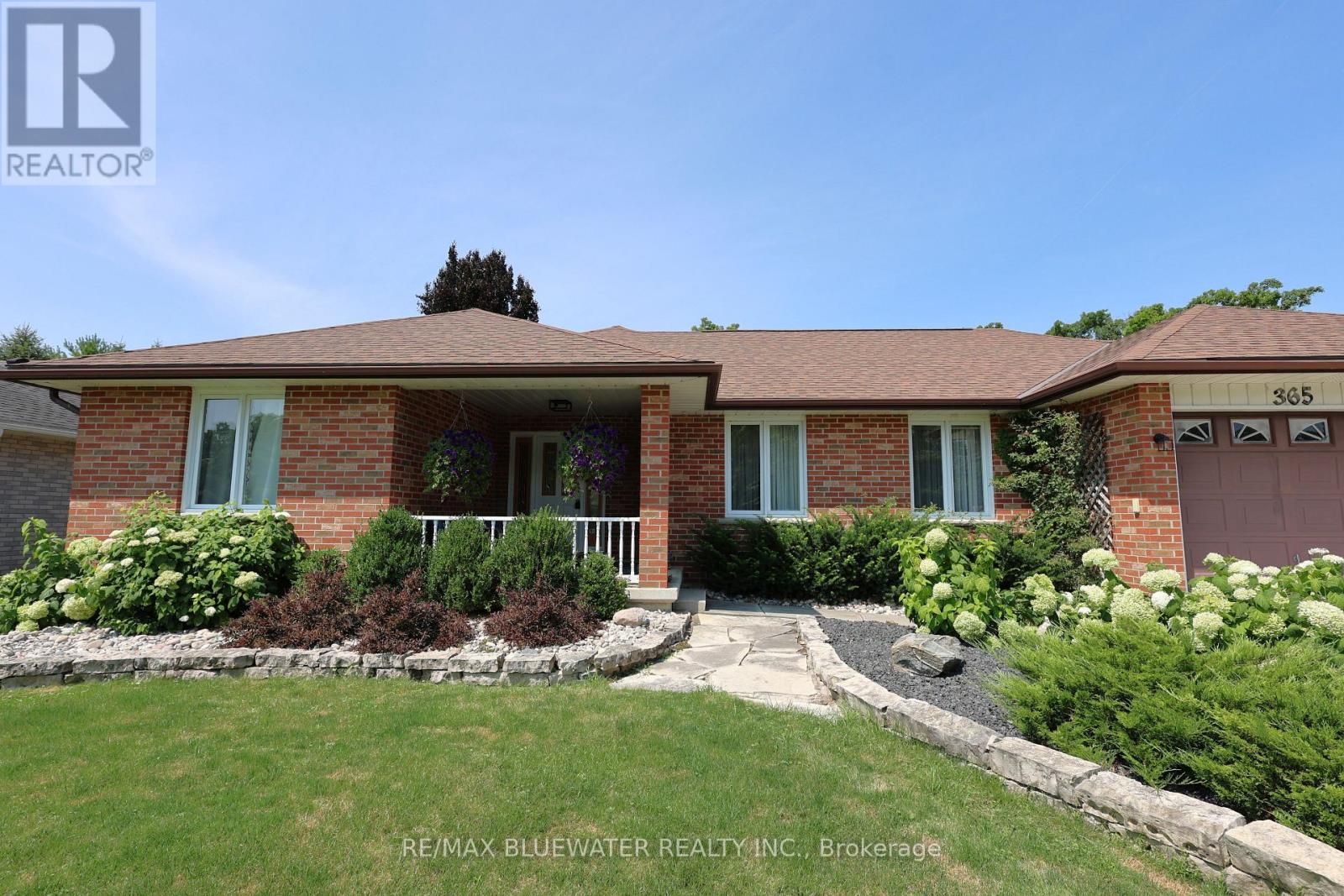 365 Station Street, North Middlesex, Ontario  N0M 2K0 - Photo 8 - X13658766