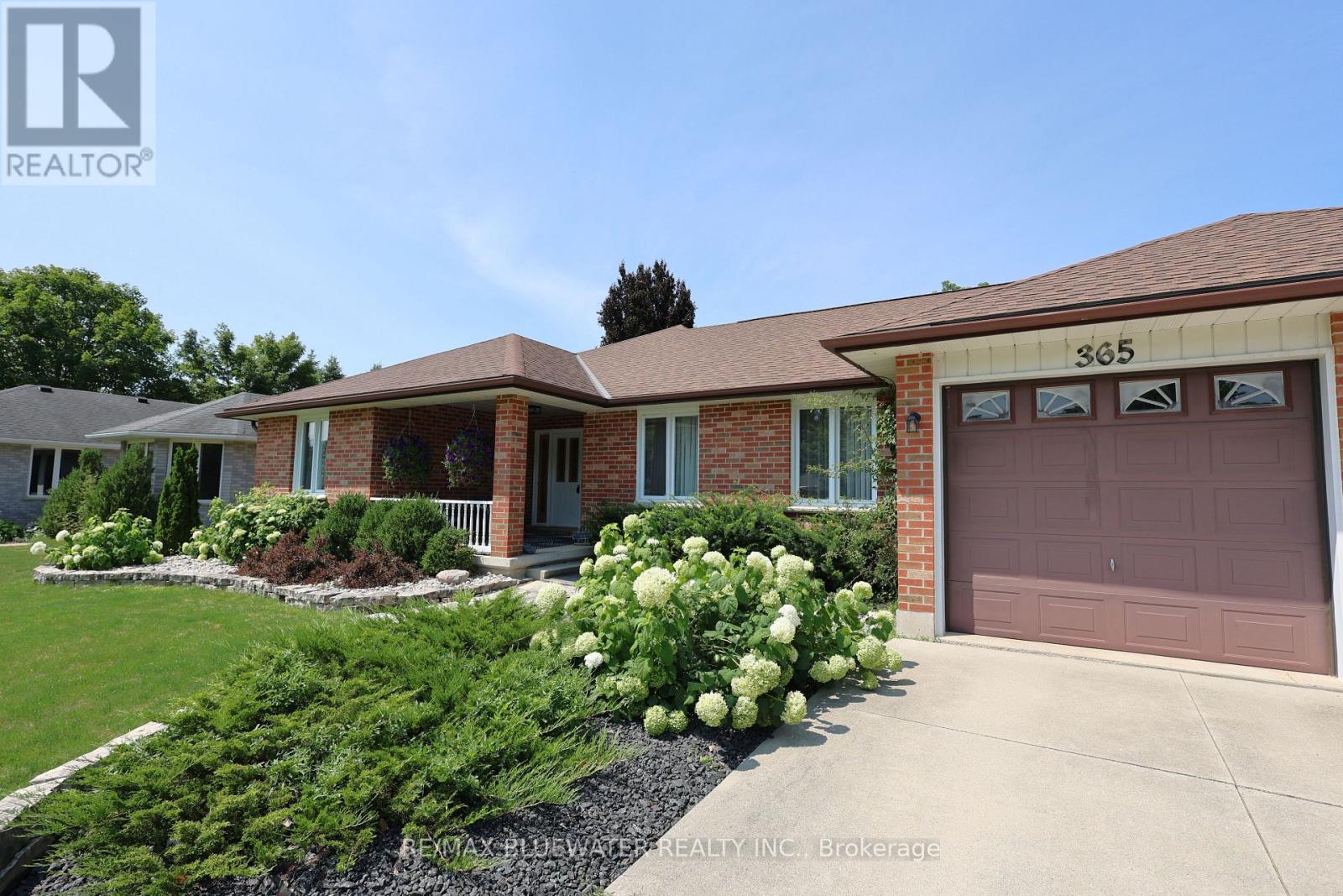 365 Station Street, North Middlesex, Ontario  N0M 2K0 - Photo 9 - X13658766