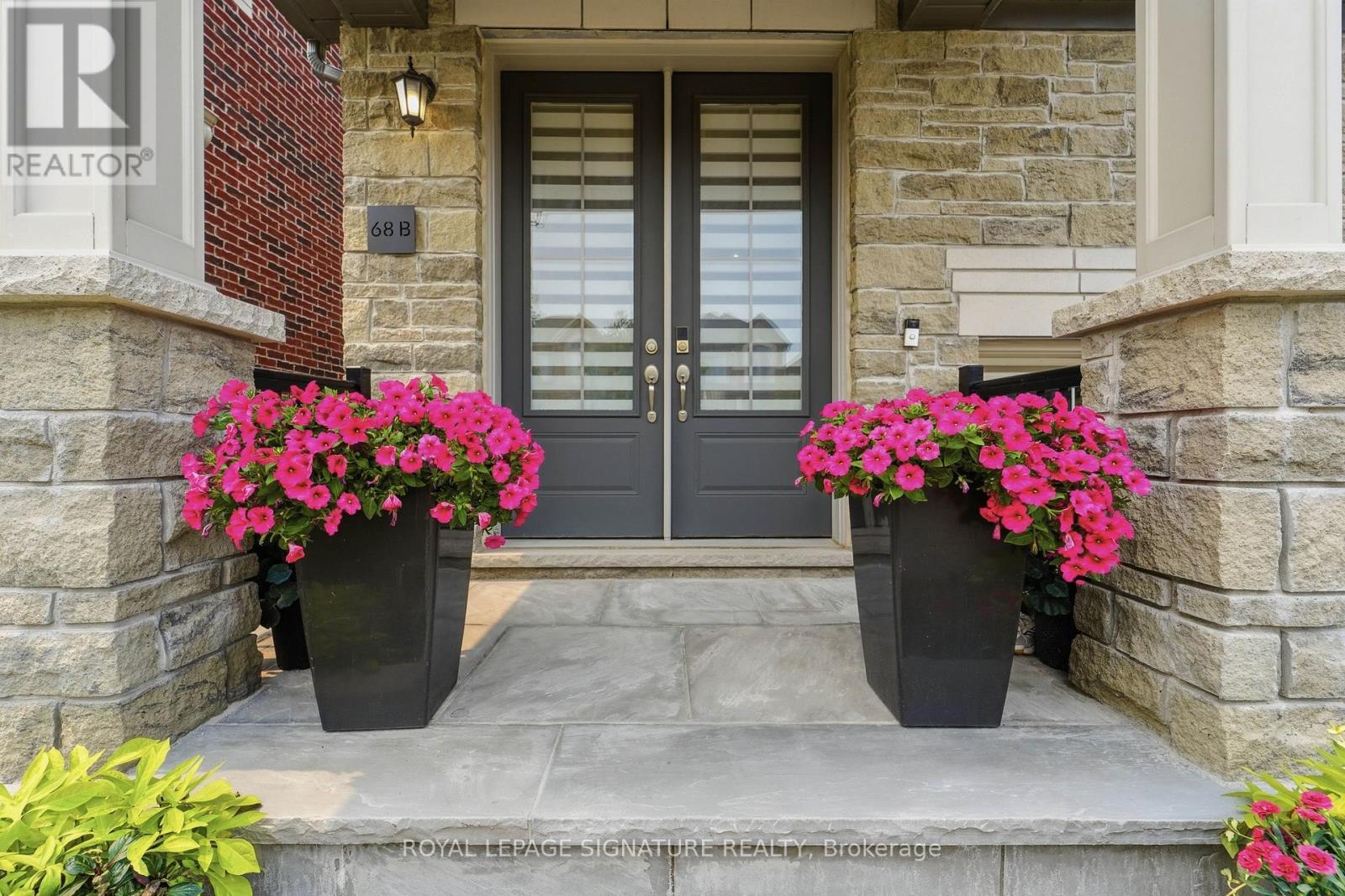 68 Duggan Street, Aurora, Ontario  L4G 0Y8 - Photo 4 - N13658696