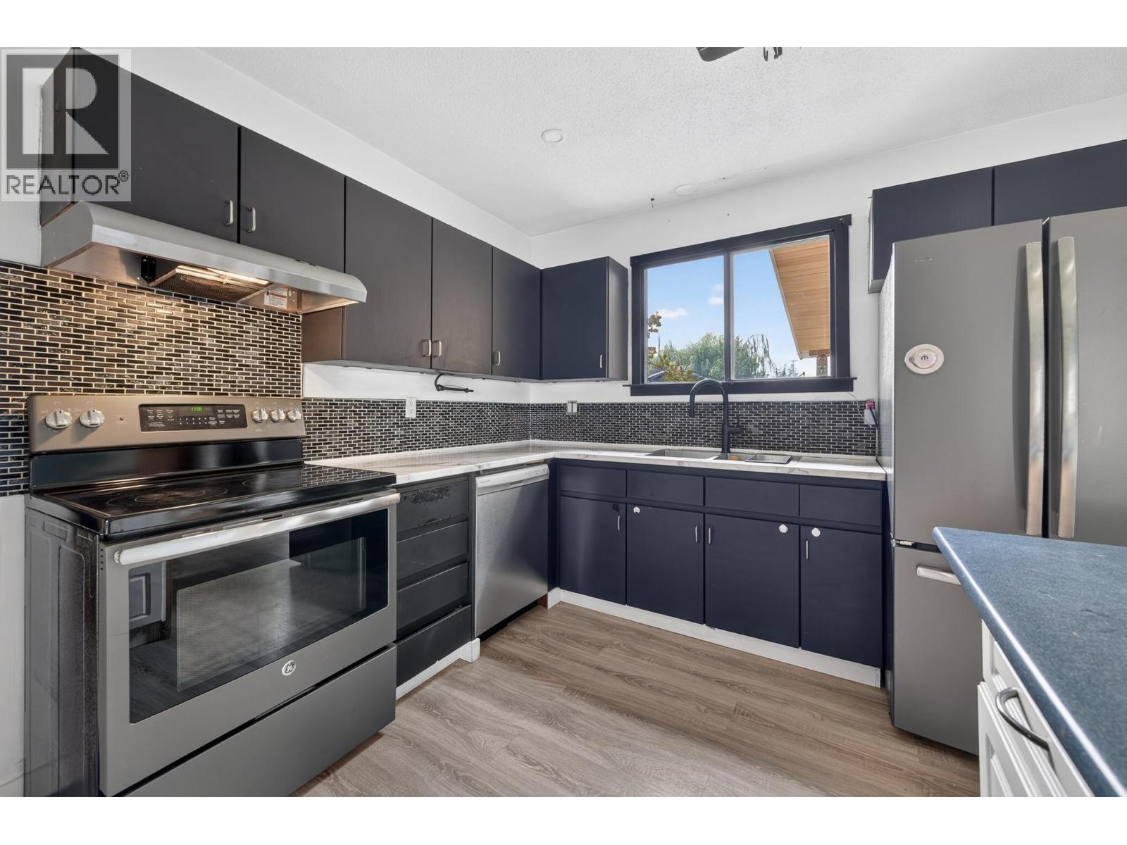 2621 Young Place, Kamloops, British Columbia  V2B 8A4 - Photo 8 - 10396763