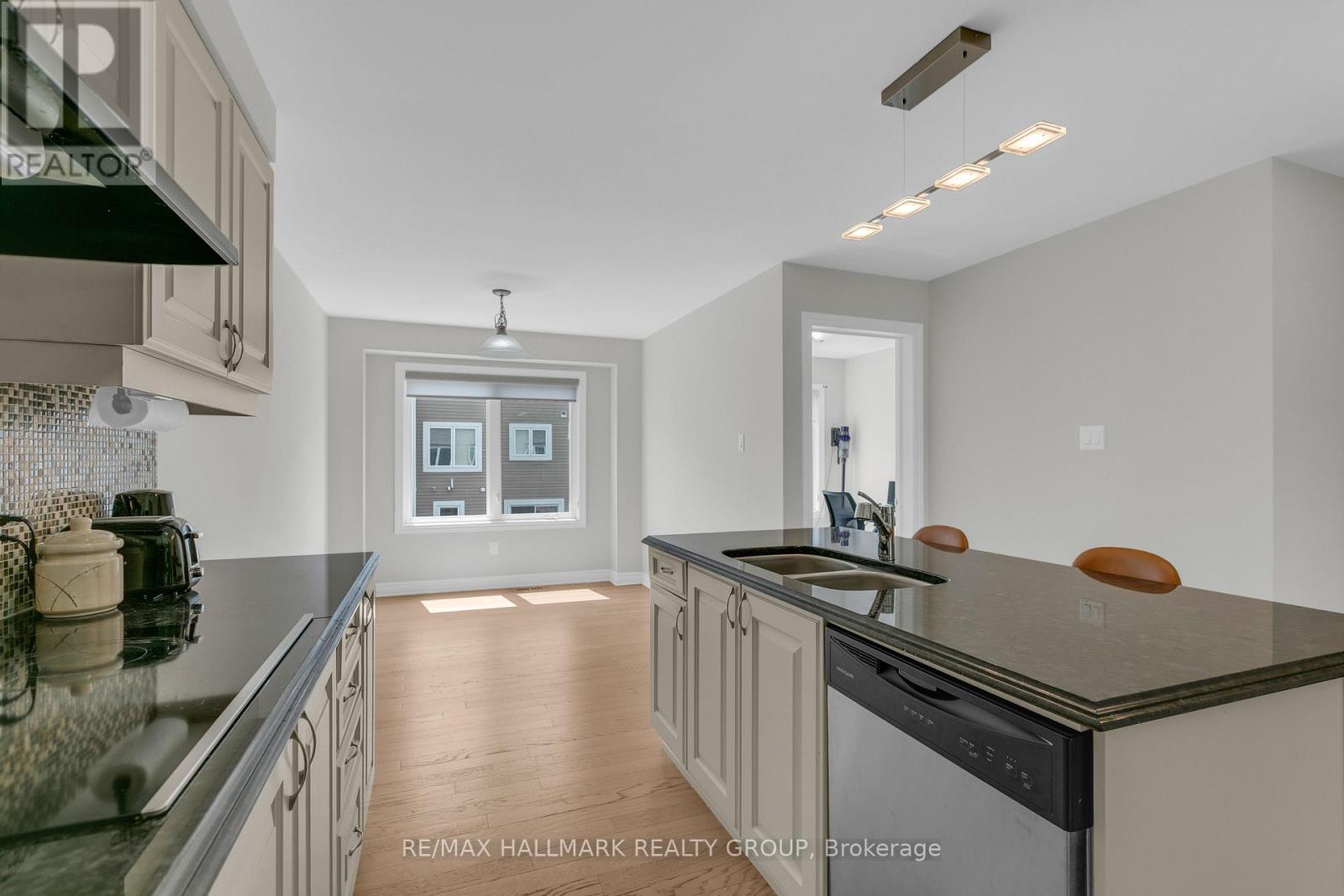 167 Gelderland Private, Ottawa, Ontario  K2V 0H8 - Photo 12 - X13658678