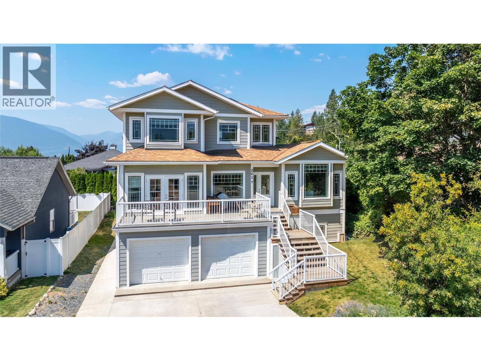 201 25th Avenue S, Creston, British Columbia  V0B 1G5 - Photo 1 - 10397195