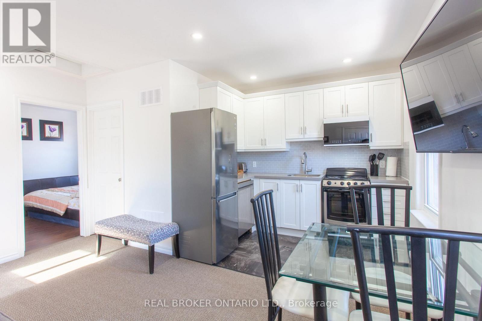 Upper - 231 Front Street S, Orillia, Ontario  L3V 4T1 - Photo 5 - S13658722